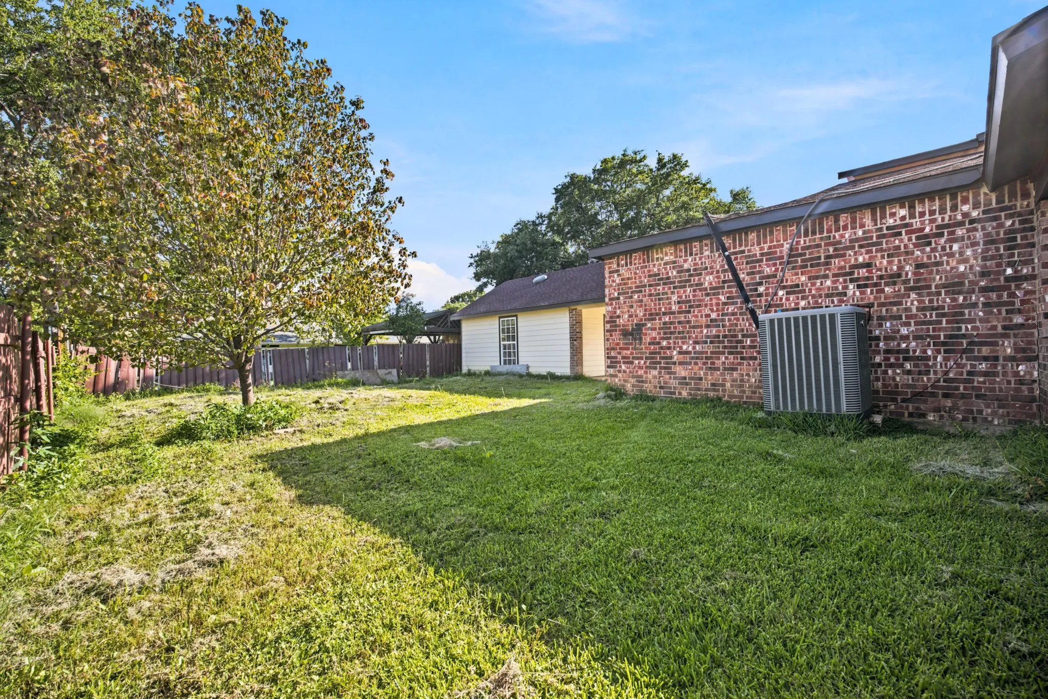 Single Family Residence For Rent in Dallas County , 2016 Knollwood Lane, Carrollton, Texas 75006, 5 Bedroom, 4 Bathroom, 2 Garage spaces, 2,818 Sqft, built in 1969, Price $3,495, mls#21307366, Real Estate Agent in Carrollton, Homes For Rent in Dallas county, Homes For Rent in Carrollton, Realtor in Carrollton Texas, Real Estate Brokerage Independent Realty Texas, Luminita Cordes Realtor