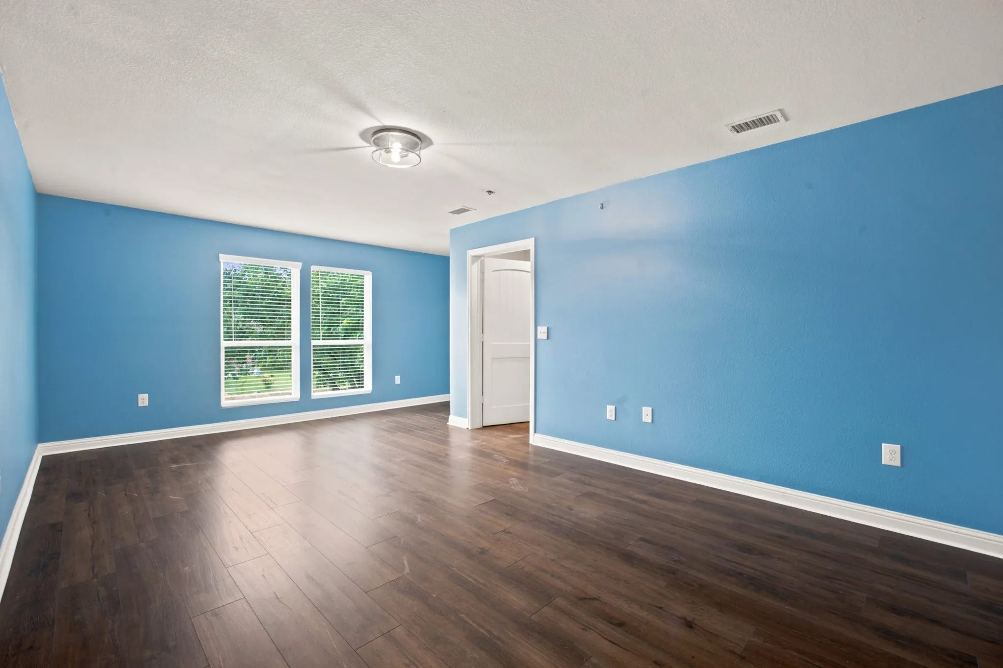 Single Family Residence For Rent in Dallas County , 2016 Knollwood Lane, Carrollton, Texas 75006, 5 Bedroom, 4 Bathroom, 2 Garage spaces, 2,818 Sqft, built in 1969, Price $3,495, mls#21307366, Real Estate Agent in Carrollton, Homes For Rent in Dallas county, Homes For Rent in Carrollton, Realtor in Carrollton Texas, Real Estate Brokerage Independent Realty Texas, Luminita Cordes Realtor