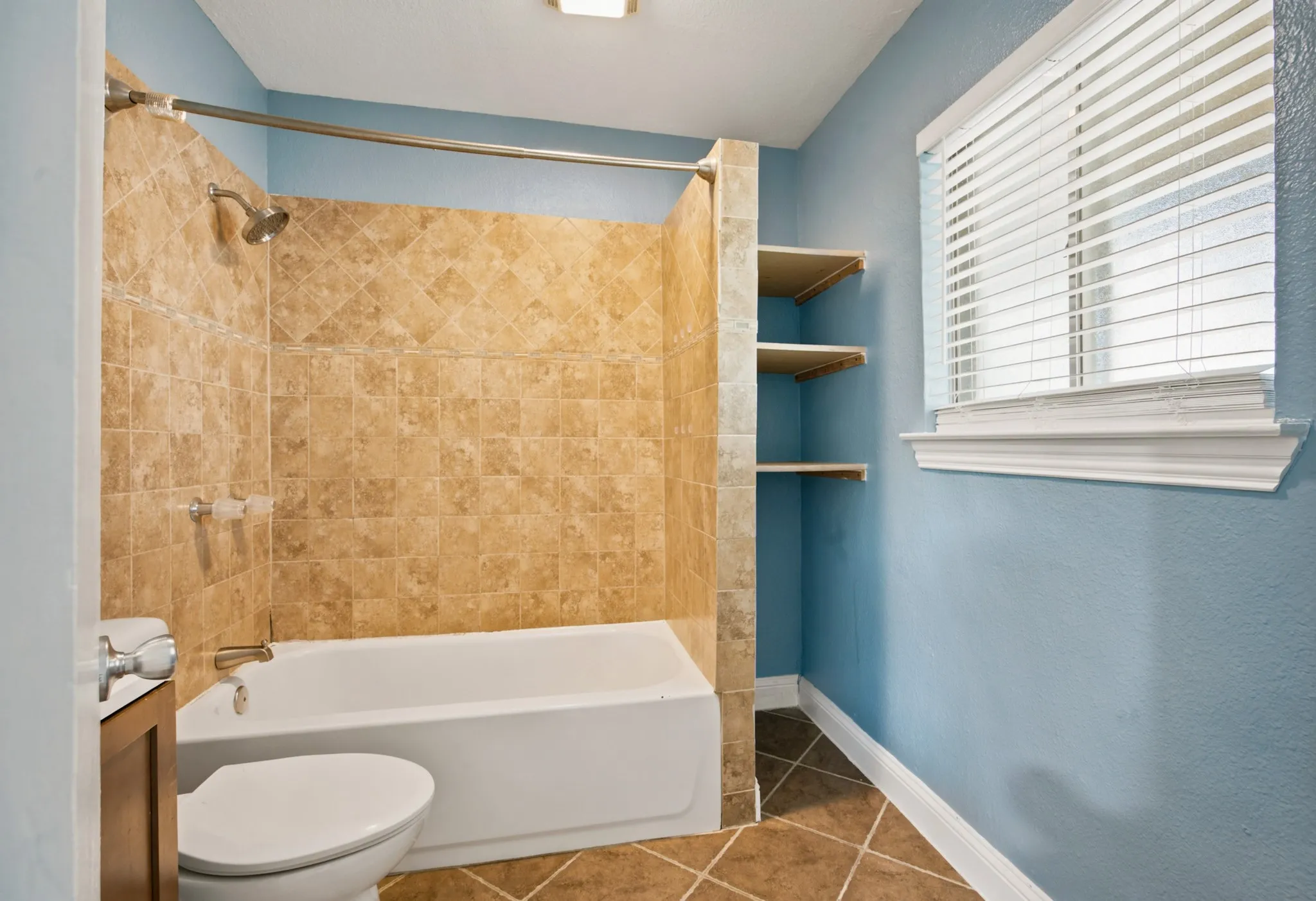 Single Family Residence For Rent in Dallas County , 2016 Knollwood Lane, Carrollton, Texas 75006, 5 Bedroom, 4 Bathroom, 2 Garage spaces, 2,818 Sqft, built in 1969, Price $3,495, mls#21307366, Real Estate Agent in Carrollton, Homes For Rent in Dallas county, Homes For Rent in Carrollton, Realtor in Carrollton Texas, Real Estate Brokerage Independent Realty Texas, Luminita Cordes Realtor