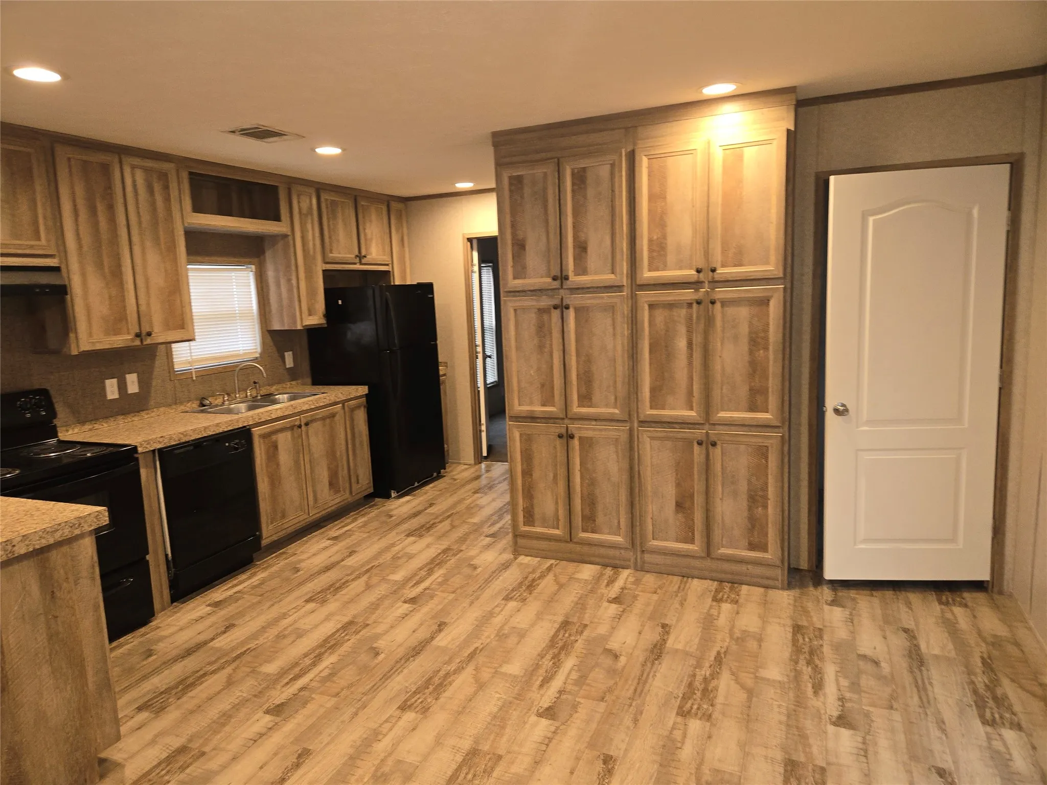 Single Family Residence For Rent in Tarrant County , 1119 breezy oaks Drive 1121-b, Mansfield, Texas 76063, 3 Bedrooms, 2 Bathrooms, Garage spaces, 1,200 Sqft, built in 2018, Price $1,500, mls#21306918, Real Estate Agent in Mansfield, Homes For Rent in Tarrant county, Homes For Rent in Mansfield, Realtor in Mansfield Texas, Real Estate Brokerage Independent Realty Texas, Luminita Cordes Realtor