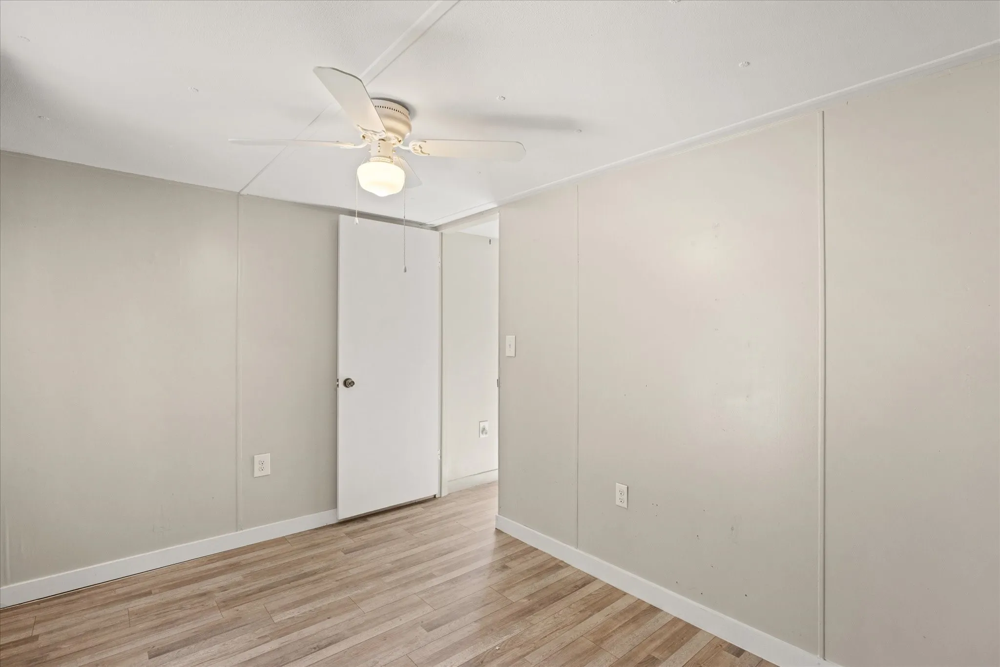 Mobile Home For Sale in Hood County , 3702 Hartwood Drive, Granbury, Texas 76049, 3 Bedroom, 1 Bathroom, Garage spaces, 872 Sqft, built in 1971, mls#21307363, Real Estate Agent in Granbury, Homes For Sale in Hood county, Homes For Sale in Granbury, Realtor in Granbury Texas, Real Estate Brokerage Independent Realty Texas, Luminita Cordes Realtor