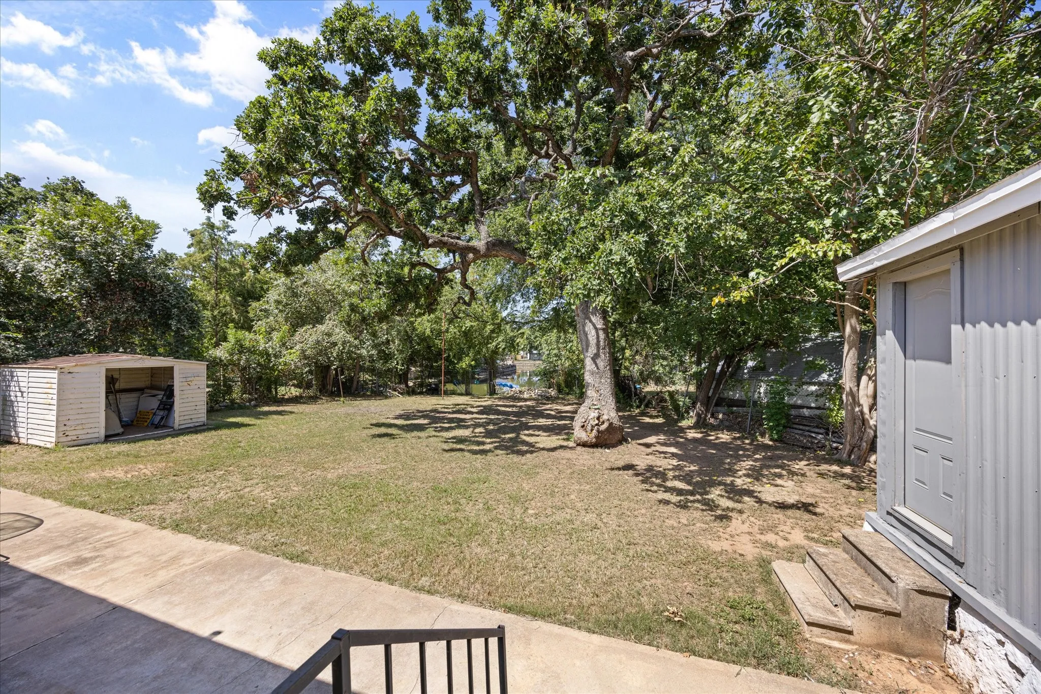 Mobile Home For Sale in Hood County , 3702 Hartwood Drive, Granbury, Texas 76049, 3 Bedroom, 1 Bathroom, Garage spaces, 872 Sqft, built in 1971, mls#21307363, Real Estate Agent in Granbury, Homes For Sale in Hood county, Homes For Sale in Granbury, Realtor in Granbury Texas, Real Estate Brokerage Independent Realty Texas, Luminita Cordes Realtor