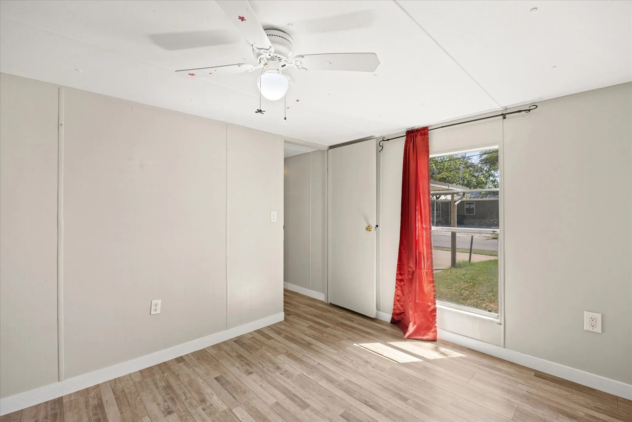Mobile Home For Sale in Hood County , 3702 Hartwood Drive, Granbury, Texas 76049, 3 Bedroom, 1 Bathroom, Garage spaces, 872 Sqft, built in 1971, mls#21307363, Real Estate Agent in Granbury, Homes For Sale in Hood county, Homes For Sale in Granbury, Realtor in Granbury Texas, Real Estate Brokerage Independent Realty Texas, Luminita Cordes Realtor