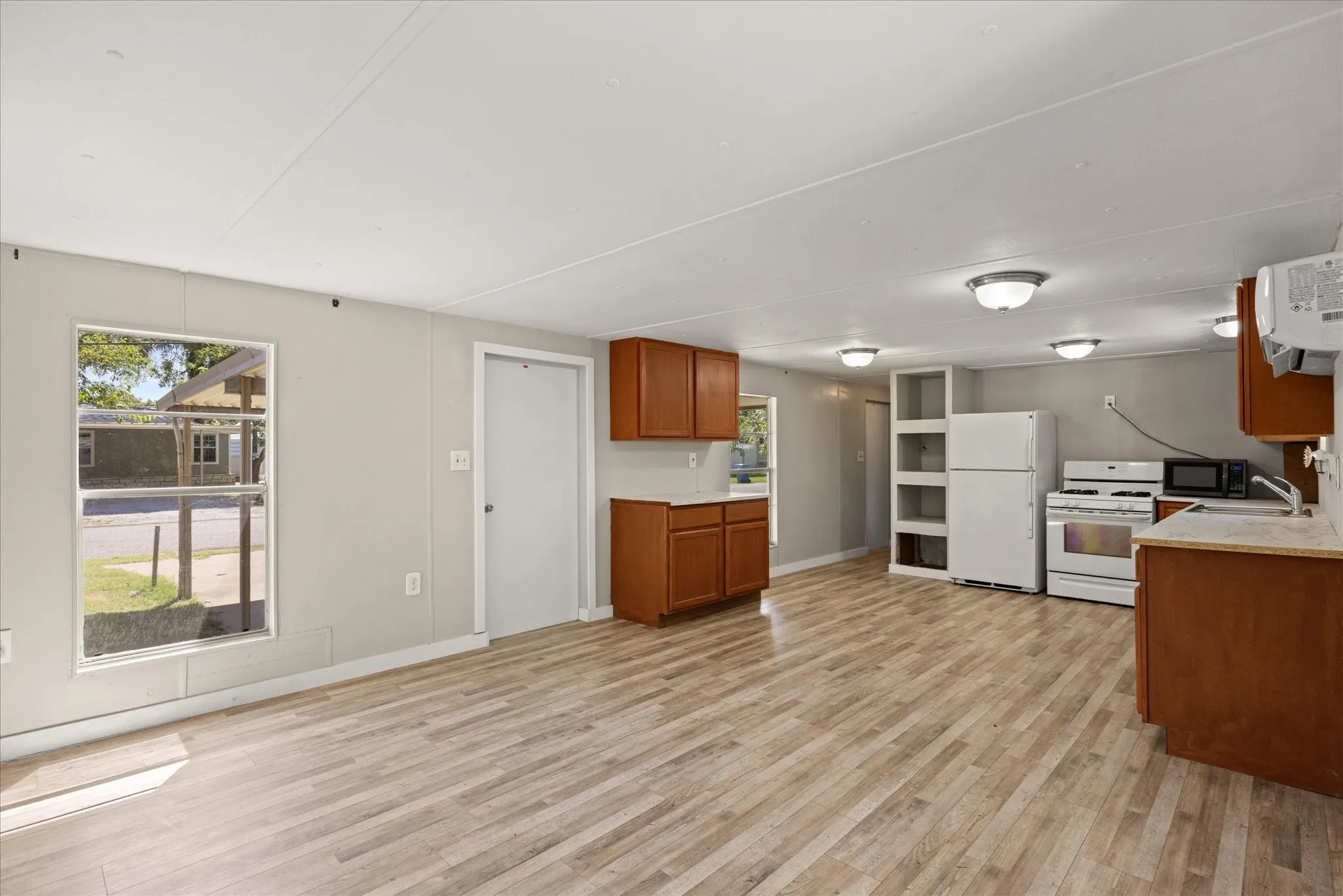 Mobile Home For Sale in Hood County , 3702 Hartwood Drive, Granbury, Texas 76049, 3 Bedroom, 1 Bathroom, Garage spaces, 872 Sqft, built in 1971, mls#21307363, Real Estate Agent in Granbury, Homes For Sale in Hood county, Homes For Sale in Granbury, Realtor in Granbury Texas, Real Estate Brokerage Independent Realty Texas, Luminita Cordes Realtor
