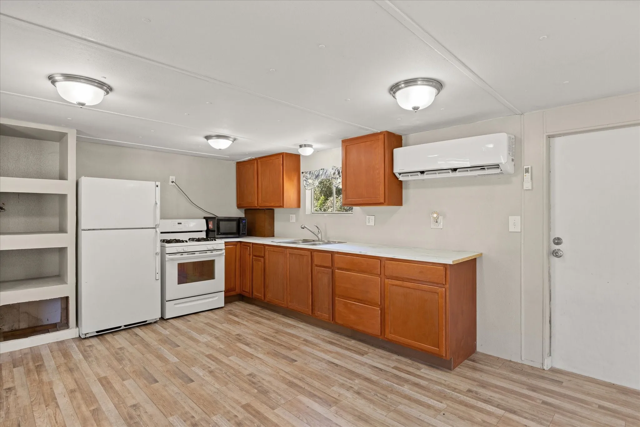 Mobile Home For Sale in Hood County , 3702 Hartwood Drive, Granbury, Texas 76049, 3 Bedroom, 1 Bathroom, Garage spaces, 872 Sqft, built in 1971, mls#21307363, Real Estate Agent in Granbury, Homes For Sale in Hood county, Homes For Sale in Granbury, Realtor in Granbury Texas, Real Estate Brokerage Independent Realty Texas, Luminita Cordes Realtor