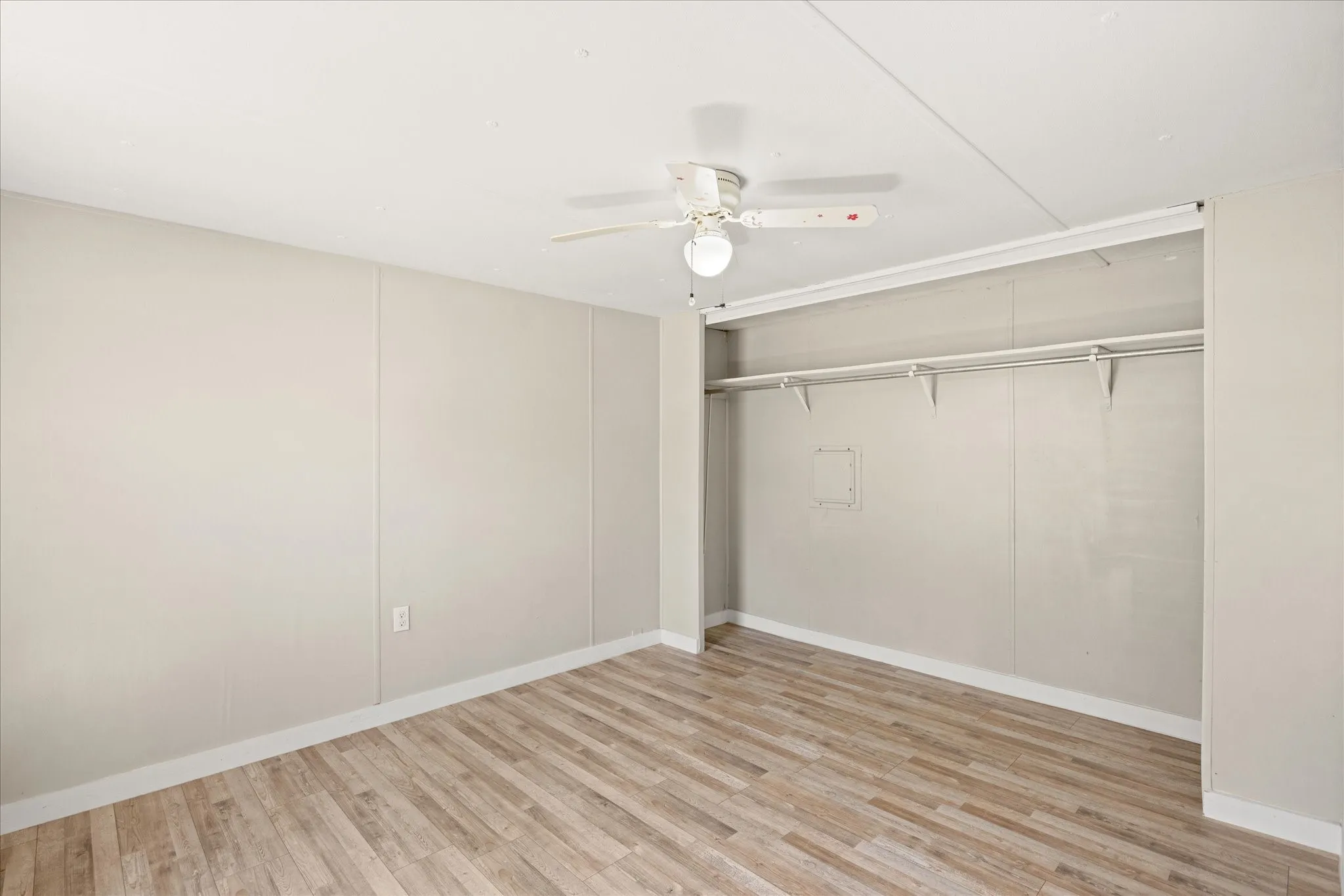 Mobile Home For Sale in Hood County , 3702 Hartwood Drive, Granbury, Texas 76049, 3 Bedroom, 1 Bathroom, Garage spaces, 872 Sqft, built in 1971, mls#21307363, Real Estate Agent in Granbury, Homes For Sale in Hood county, Homes For Sale in Granbury, Realtor in Granbury Texas, Real Estate Brokerage Independent Realty Texas, Luminita Cordes Realtor
