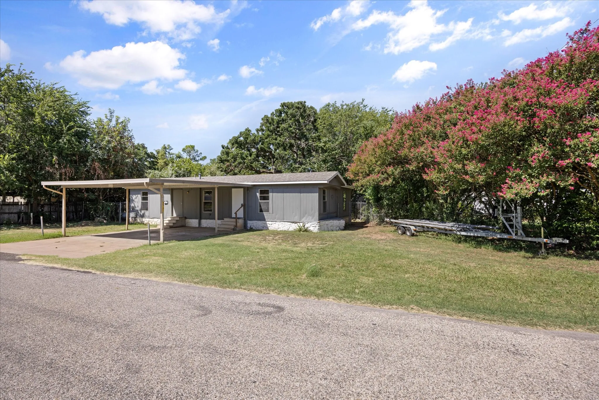 Mobile Home For Sale in Hood County , 3702 Hartwood Drive, Granbury, Texas 76049, 3 Bedroom, 1 Bathroom, Garage spaces, 872 Sqft, built in 1971, mls#21307363, Real Estate Agent in Granbury, Homes For Sale in Hood county, Homes For Sale in Granbury, Realtor in Granbury Texas, Real Estate Brokerage Independent Realty Texas, Luminita Cordes Realtor