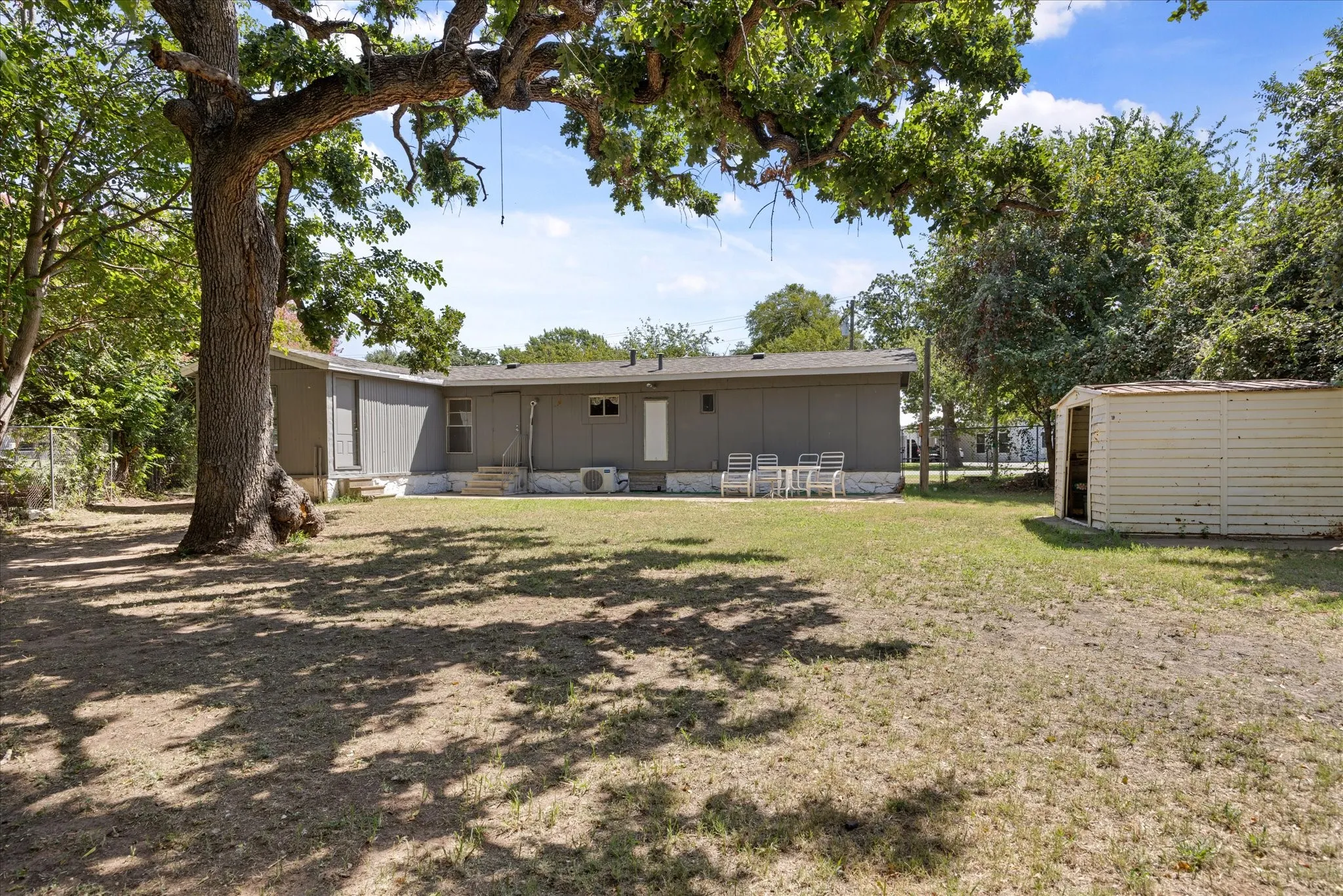 Mobile Home For Sale in Hood County , 3702 Hartwood Drive, Granbury, Texas 76049, 3 Bedroom, 1 Bathroom, Garage spaces, 872 Sqft, built in 1971, mls#21307363, Real Estate Agent in Granbury, Homes For Sale in Hood county, Homes For Sale in Granbury, Realtor in Granbury Texas, Real Estate Brokerage Independent Realty Texas, Luminita Cordes Realtor