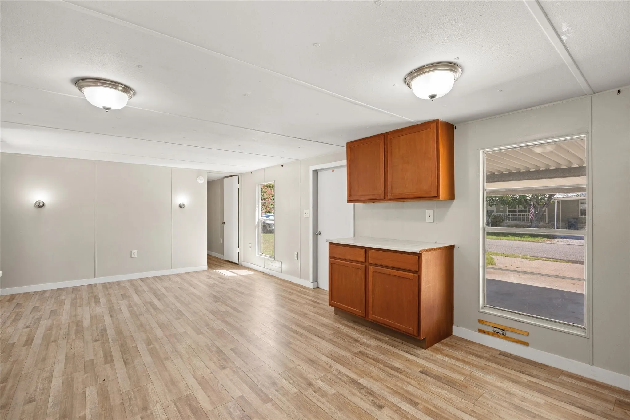 Mobile Home For Sale in Hood County , 3702 Hartwood Drive, Granbury, Texas 76049, 3 Bedroom, 1 Bathroom, Garage spaces, 872 Sqft, built in 1971, mls#21307363, Real Estate Agent in Granbury, Homes For Sale in Hood county, Homes For Sale in Granbury, Realtor in Granbury Texas, Real Estate Brokerage Independent Realty Texas, Luminita Cordes Realtor