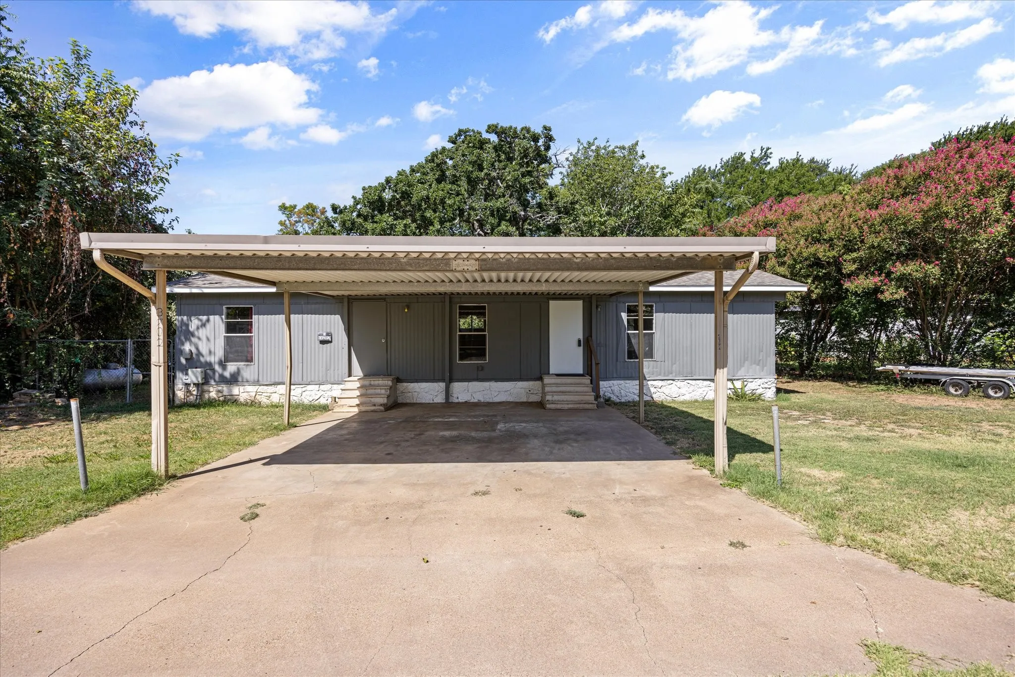 Mobile Home For Sale in Hood County , 3702 Hartwood Drive, Granbury, Texas 76049, 3 Bedroom, 1 Bathroom, Garage spaces, 872 Sqft, built in 1971, mls#21307363, Real Estate Agent in Granbury, Homes For Sale in Hood county, Homes For Sale in Granbury, Realtor in Granbury Texas, Real Estate Brokerage Independent Realty Texas, Luminita Cordes Realtor