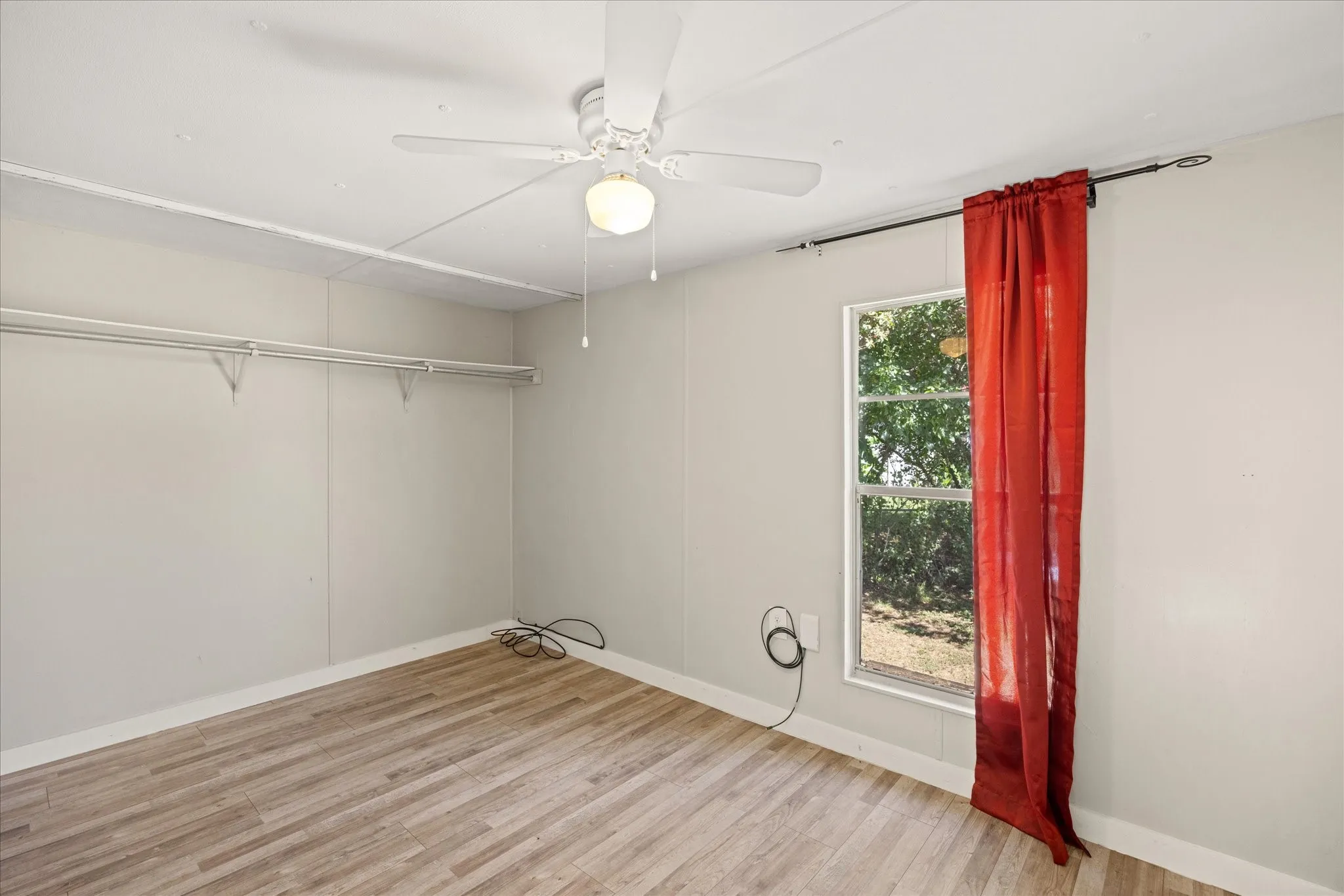 Mobile Home For Sale in Hood County , 3702 Hartwood Drive, Granbury, Texas 76049, 3 Bedroom, 1 Bathroom, Garage spaces, 872 Sqft, built in 1971, mls#21307363, Real Estate Agent in Granbury, Homes For Sale in Hood county, Homes For Sale in Granbury, Realtor in Granbury Texas, Real Estate Brokerage Independent Realty Texas, Luminita Cordes Realtor
