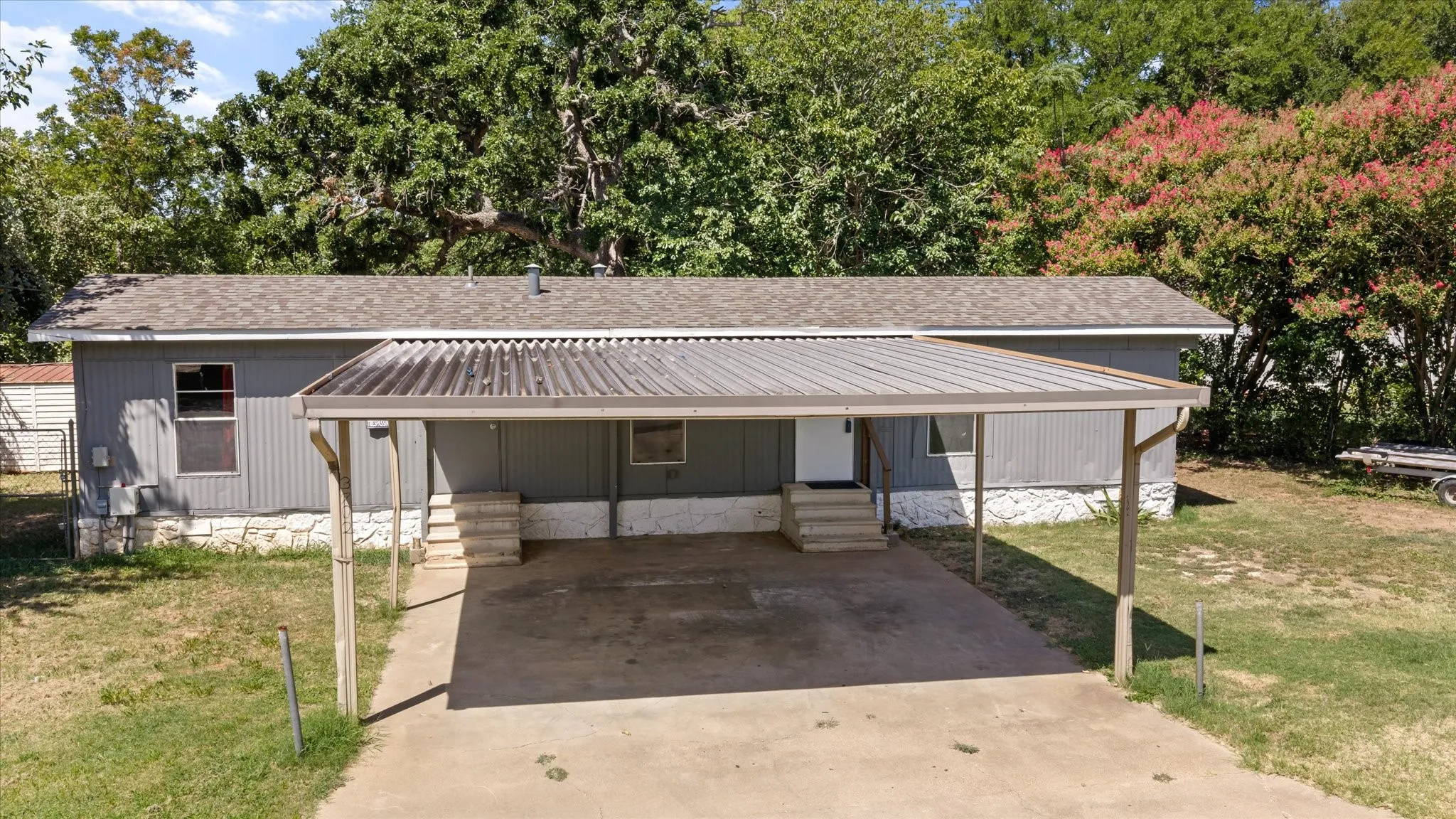Mobile Home For Sale in Hood County , 3702 Hartwood Drive, Granbury, Texas 76049, 3 Bedroom, 1 Bathroom, Garage spaces, 872 Sqft, built in 1971, mls#21307363, Real Estate Agent in Granbury, Homes For Sale in Hood county, Homes For Sale in Granbury, Realtor in Granbury Texas, Real Estate Brokerage Independent Realty Texas, Luminita Cordes Realtor