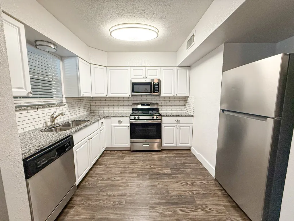 Apartment For Rent in Tarrant County , 5928 Fletcher Avenue 24, Fort Worth, Texas 76107, 1 Bedroom, 1 Bathroom, Garage spaces, 675 Sqft, built in 1965, mls#21307376, Real Estate Agent in Fort Worth, Homes For Rent in Tarrant county, Homes For Rent in Fort Worth, Realtor in Fort Worth Texas, Real Estate Brokerage Independent Realty Texas, Luminita Cordes Realtor