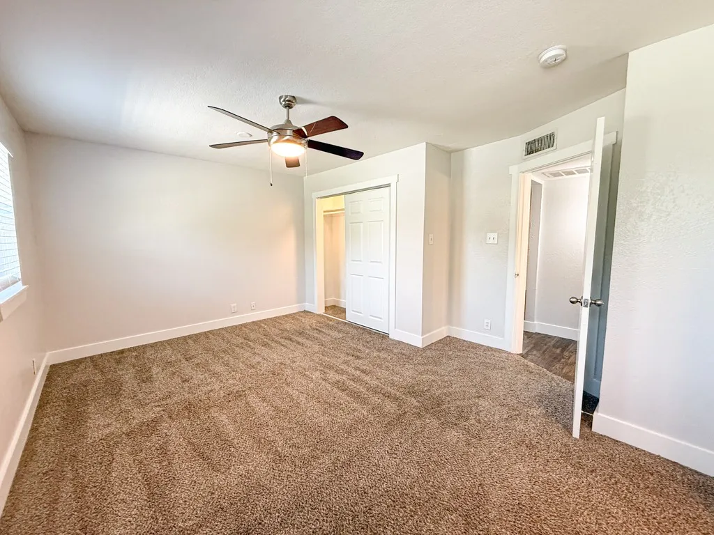 Apartment For Rent in Tarrant County , 5928 Fletcher Avenue 24, Fort Worth, Texas 76107, 1 Bedroom, 1 Bathroom, Garage spaces, 675 Sqft, built in 1965, mls#21307376, Real Estate Agent in Fort Worth, Homes For Rent in Tarrant county, Homes For Rent in Fort Worth, Realtor in Fort Worth Texas, Real Estate Brokerage Independent Realty Texas, Luminita Cordes Realtor