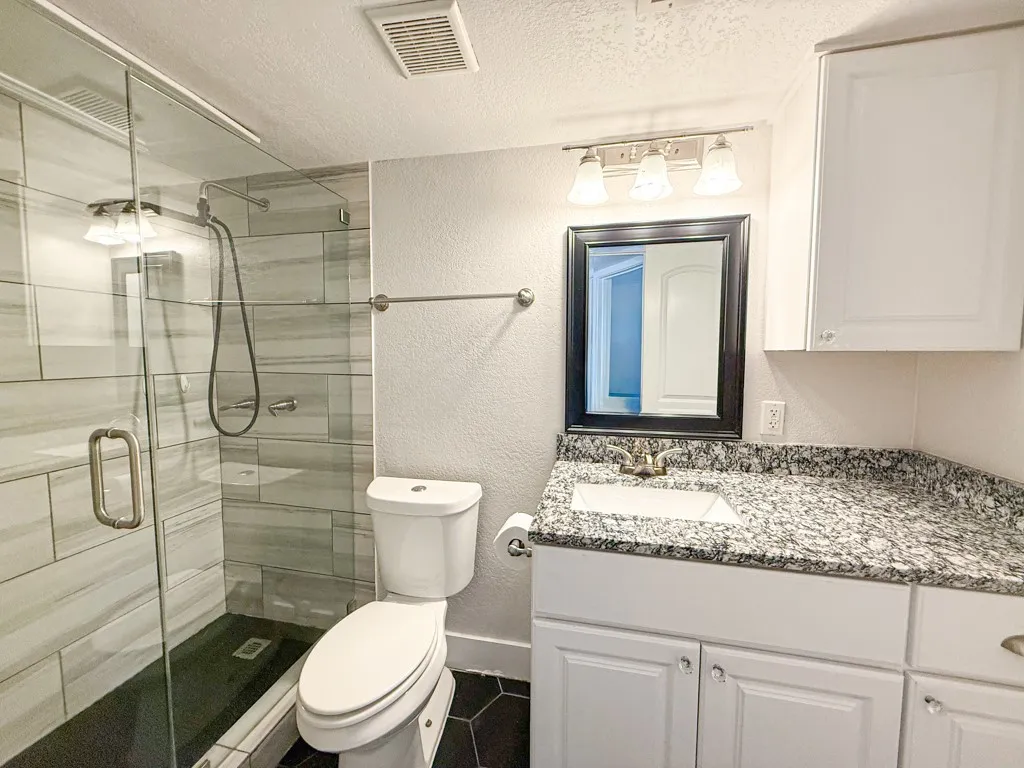 Apartment For Rent in Tarrant County , 5928 Fletcher Avenue 24, Fort Worth, Texas 76107, 1 Bedroom, 1 Bathroom, Garage spaces, 675 Sqft, built in 1965, mls#21307376, Real Estate Agent in Fort Worth, Homes For Rent in Tarrant county, Homes For Rent in Fort Worth, Realtor in Fort Worth Texas, Real Estate Brokerage Independent Realty Texas, Luminita Cordes Realtor
