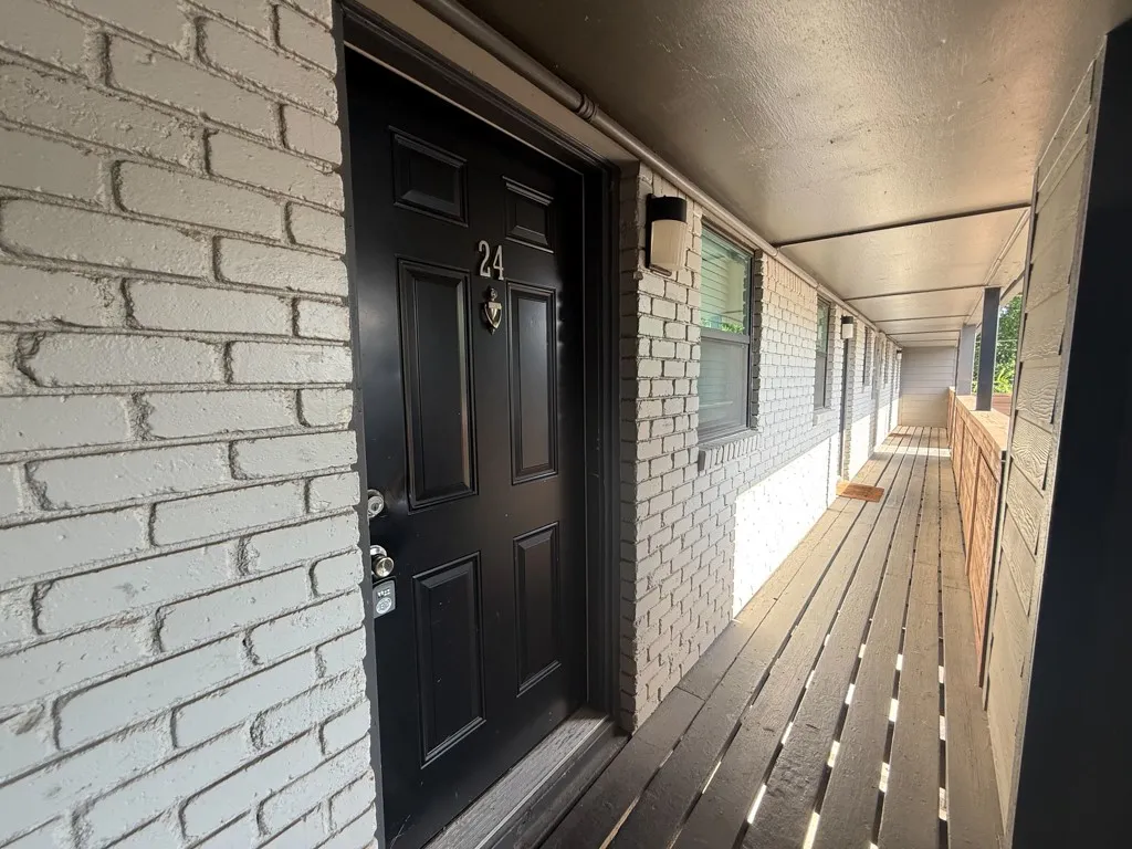 Apartment For Rent in Tarrant County , 5928 Fletcher Avenue 24, Fort Worth, Texas 76107, 1 Bedroom, 1 Bathroom, Garage spaces, 675 Sqft, built in 1965, mls#21307376, Real Estate Agent in Fort Worth, Homes For Rent in Tarrant county, Homes For Rent in Fort Worth, Realtor in Fort Worth Texas, Real Estate Brokerage Independent Realty Texas, Luminita Cordes Realtor