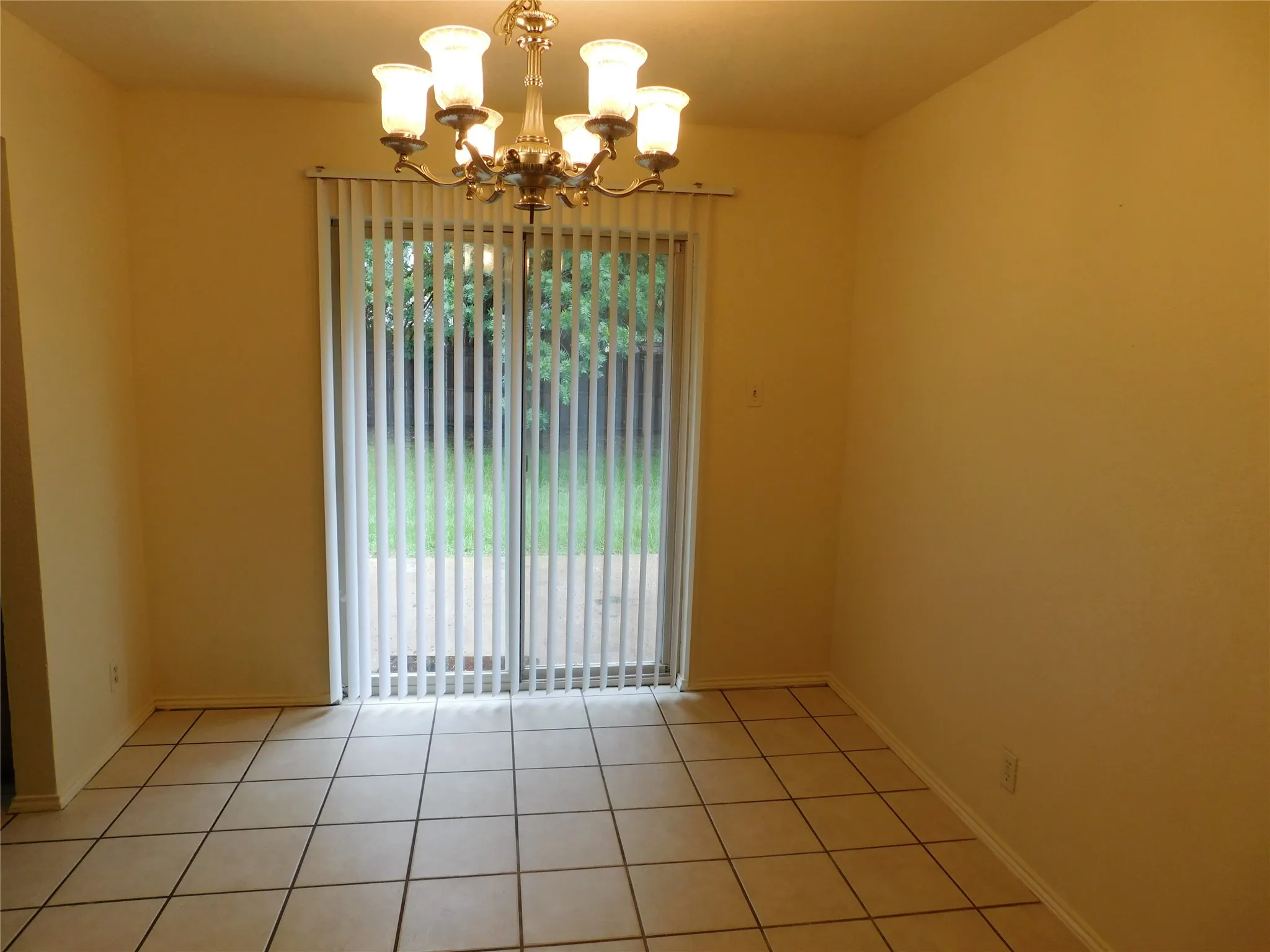 Single Family Residence For Sale in Denton County , 304 Joshua Street, Denton, Texas 76209, 3 Bedroom, 2 Bathroom, 1 Garage spaces, 1,054 Sqft, built in 1985, mls#21298772, Real Estate Agent in Denton, Homes For Sale in Denton county, Homes For Sale in Denton, Realtor in Denton Texas, Real Estate Brokerage Independent Realty Texas, Luminita Cordes Realtor