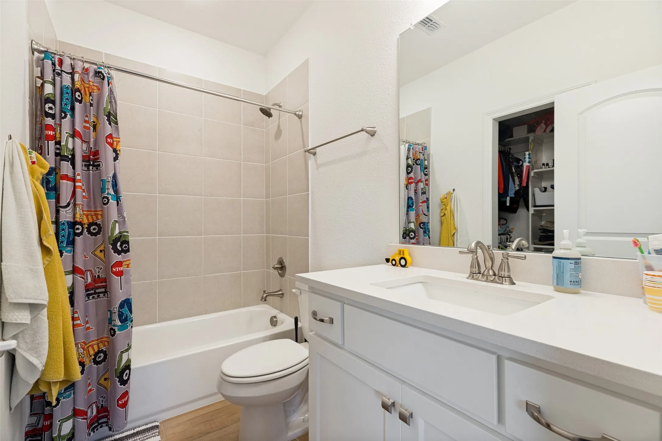 Single Family Residence For Sale in Collin County , 1411 Maplewood Drive, Prosper, Texas 75078, 4 Bedroom, 4 Bathroom, 2 Garage spaces, 3,441 Sqft, built in 2022, mls#21306210, Real Estate Agent in Prosper, Homes For Sale in Collin county, Homes For Sale in Prosper, Realtor in Prosper Texas, Real Estate Brokerage Independent Realty Texas, Luminita Cordes Realtor