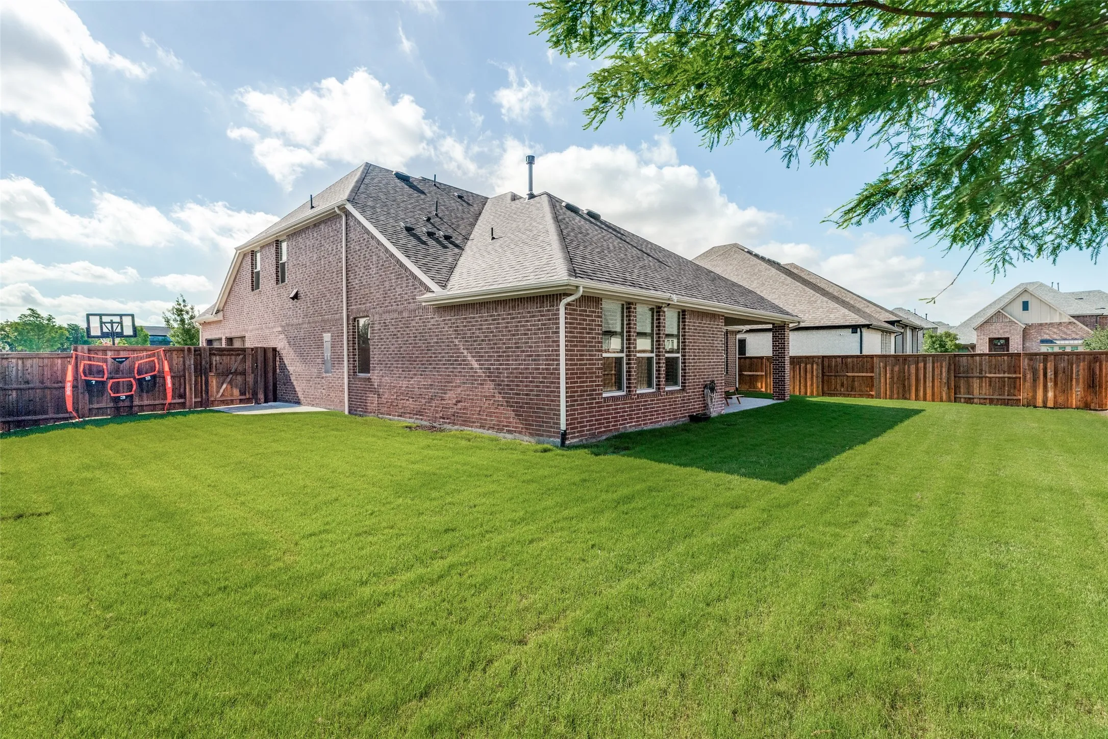 Single Family Residence For Sale in Collin County , 1411 Maplewood Drive, Prosper, Texas 75078, 4 Bedroom, 4 Bathroom, 2 Garage spaces, 3,441 Sqft, built in 2022, mls#21306210, Real Estate Agent in Prosper, Homes For Sale in Collin county, Homes For Sale in Prosper, Realtor in Prosper Texas, Real Estate Brokerage Independent Realty Texas, Luminita Cordes Realtor