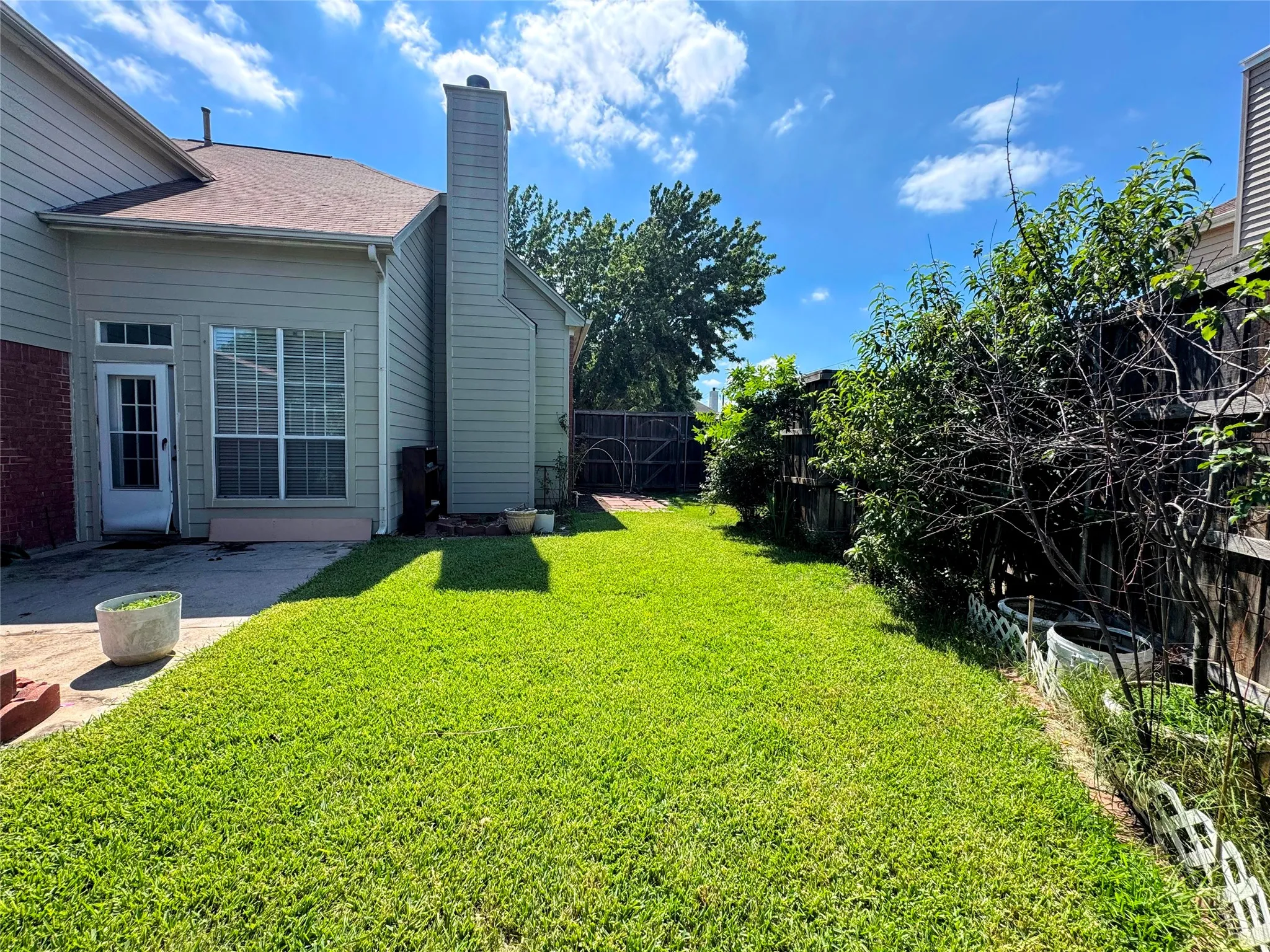Single Family Residence For Sale in Collin County , 7208 Chateau Drive, Frisco, Texas 75035, 3 Bedroom, 3 Bathroom, 2 Garage spaces, 1,792 Sqft, built in 1995, mls#21307384, Real Estate Agent in Frisco, Homes For Sale in Collin county, Homes For Sale in Frisco, Realtor in Frisco Texas, Real Estate Brokerage Independent Realty Texas, Luminita Cordes Realtor