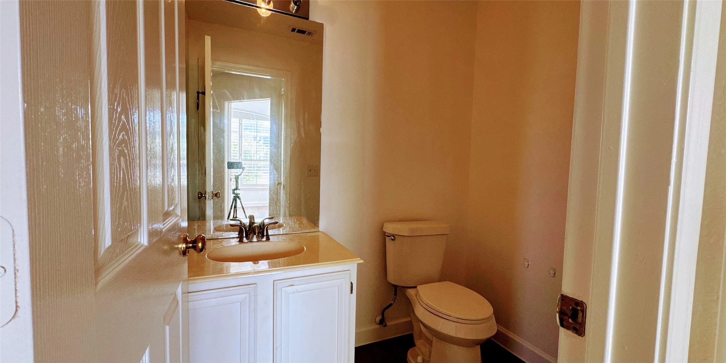 Single Family Residence For Sale in Collin County , 7208 Chateau Drive, Frisco, Texas 75035, 3 Bedroom, 3 Bathroom, 2 Garage spaces, 1,792 Sqft, built in 1995, mls#21307384, Real Estate Agent in Frisco, Homes For Sale in Collin county, Homes For Sale in Frisco, Realtor in Frisco Texas, Real Estate Brokerage Independent Realty Texas, Luminita Cordes Realtor
