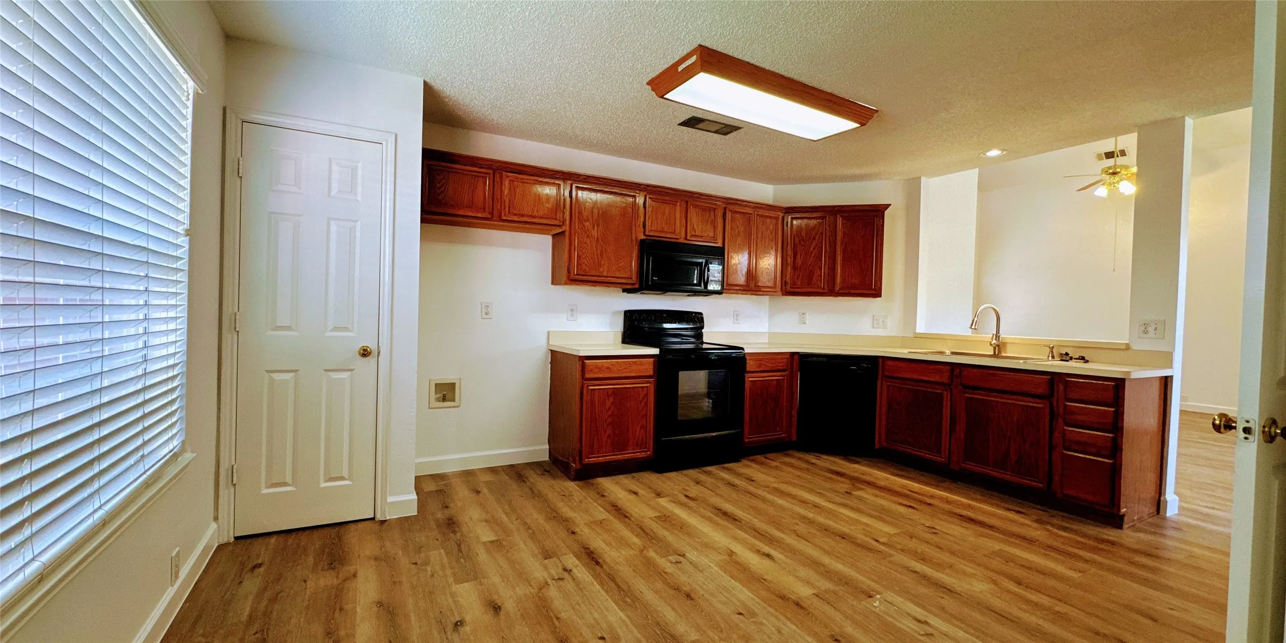 Single Family Residence For Sale in Collin County , 7208 Chateau Drive, Frisco, Texas 75035, 3 Bedroom, 3 Bathroom, 2 Garage spaces, 1,792 Sqft, built in 1995, mls#21307384, Real Estate Agent in Frisco, Homes For Sale in Collin county, Homes For Sale in Frisco, Realtor in Frisco Texas, Real Estate Brokerage Independent Realty Texas, Luminita Cordes Realtor