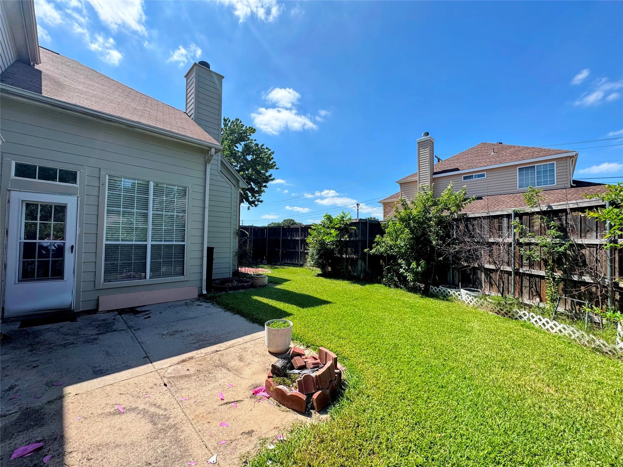 Single Family Residence For Sale in Collin County , 7208 Chateau Drive, Frisco, Texas 75035, 3 Bedroom, 3 Bathroom, 2 Garage spaces, 1,792 Sqft, built in 1995, mls#21307384, Real Estate Agent in Frisco, Homes For Sale in Collin county, Homes For Sale in Frisco, Realtor in Frisco Texas, Real Estate Brokerage Independent Realty Texas, Luminita Cordes Realtor