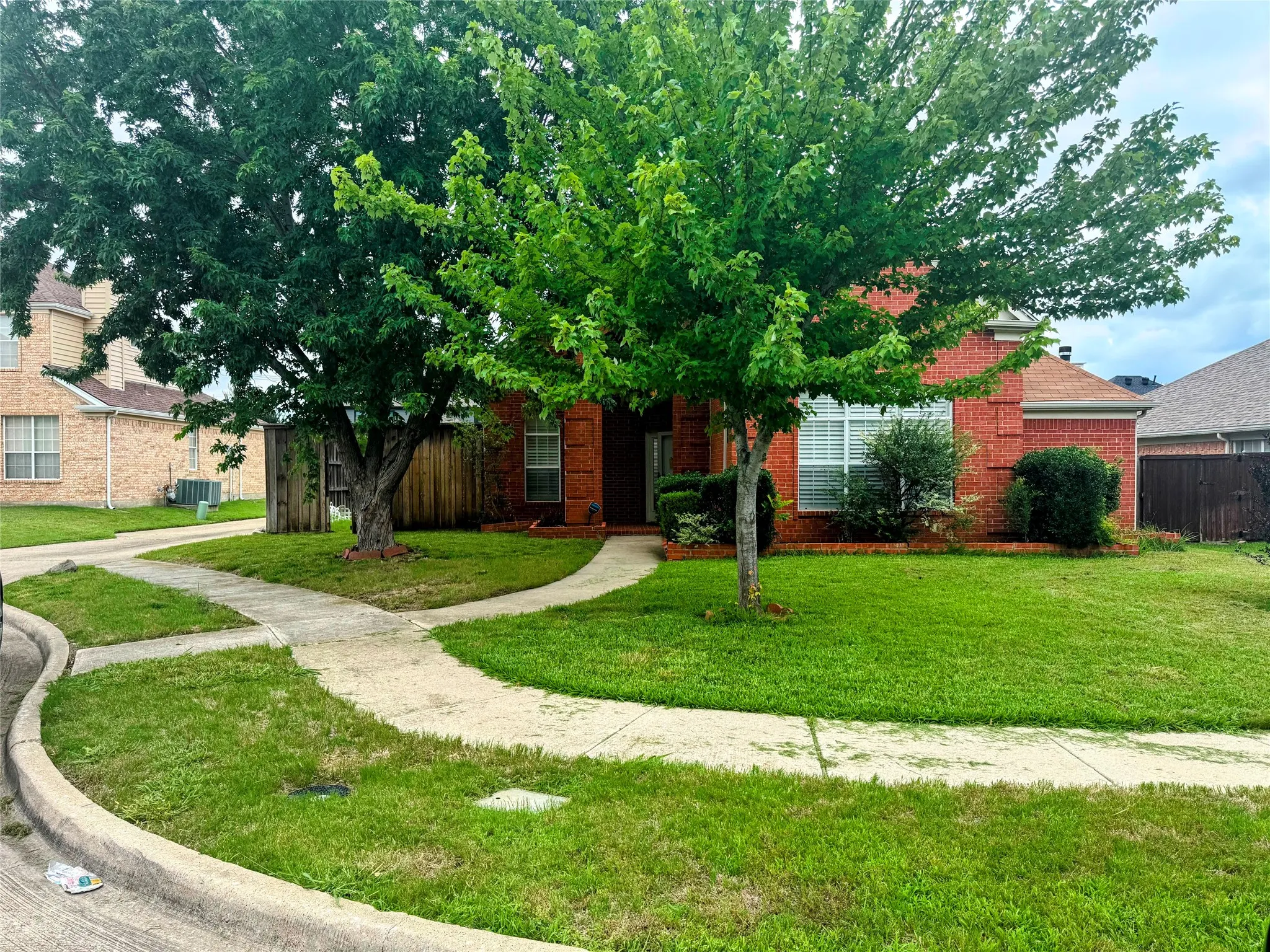 Single Family Residence For Sale in Collin County , 7208 Chateau Drive, Frisco, Texas 75035, 3 Bedroom, 3 Bathroom, 2 Garage spaces, 1,792 Sqft, built in 1995, mls#21307384, Real Estate Agent in Frisco, Homes For Sale in Collin county, Homes For Sale in Frisco, Realtor in Frisco Texas, Real Estate Brokerage Independent Realty Texas, Luminita Cordes Realtor