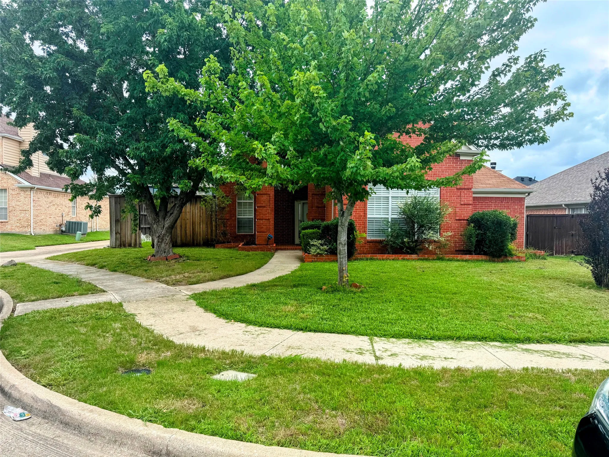 Single Family Residence For Sale in Collin County , 7208 Chateau Drive, Frisco, Texas 75035, 3 Bedroom, 3 Bathroom, 2 Garage spaces, 1,792 Sqft, built in 1995, mls#21307384, Real Estate Agent in Frisco, Homes For Sale in Collin county, Homes For Sale in Frisco, Realtor in Frisco Texas, Real Estate Brokerage Independent Realty Texas, Luminita Cordes Realtor