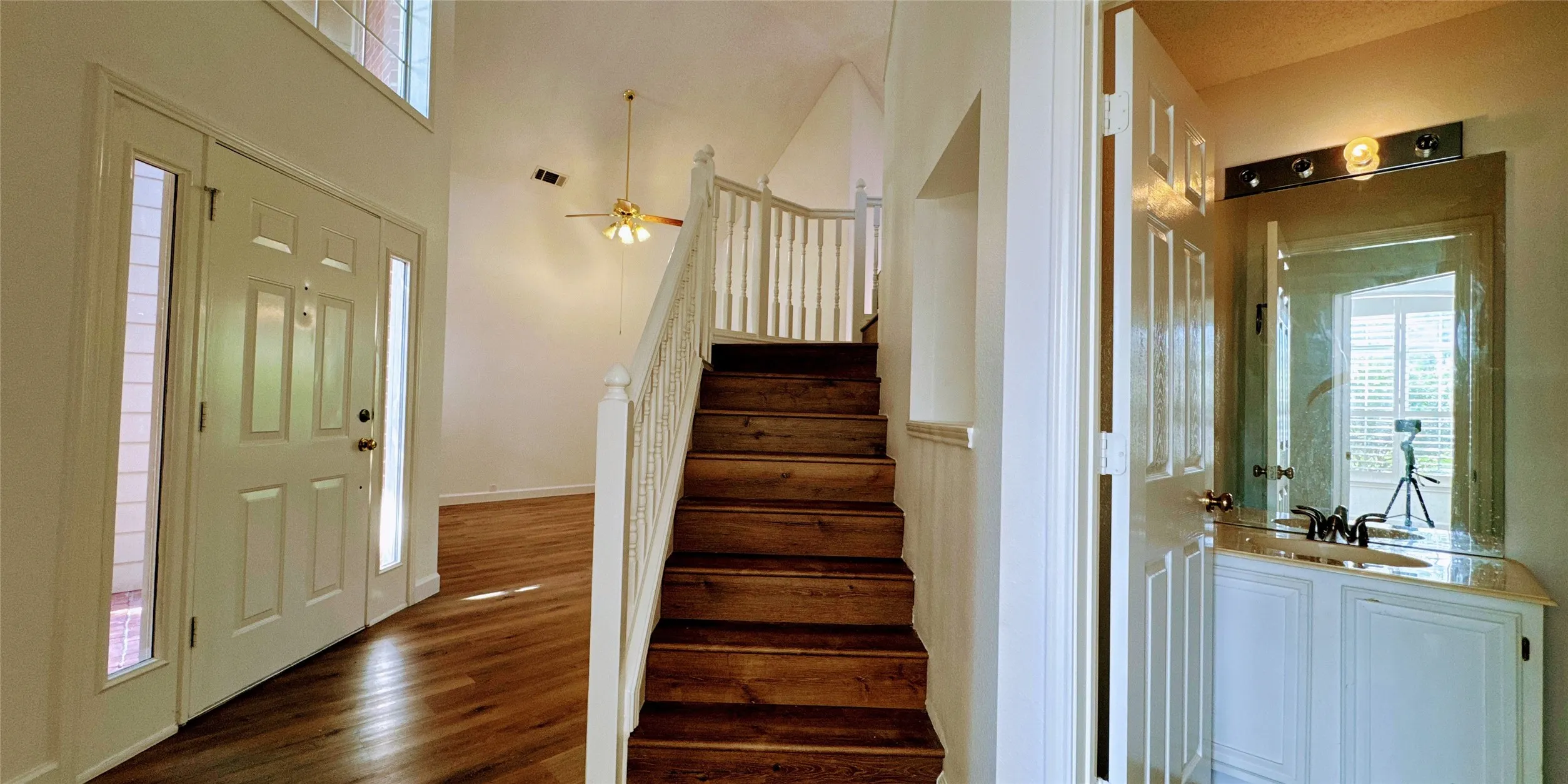 Single Family Residence For Sale in Collin County , 7208 Chateau Drive, Frisco, Texas 75035, 3 Bedroom, 3 Bathroom, 2 Garage spaces, 1,792 Sqft, built in 1995, mls#21307384, Real Estate Agent in Frisco, Homes For Sale in Collin county, Homes For Sale in Frisco, Realtor in Frisco Texas, Real Estate Brokerage Independent Realty Texas, Luminita Cordes Realtor
