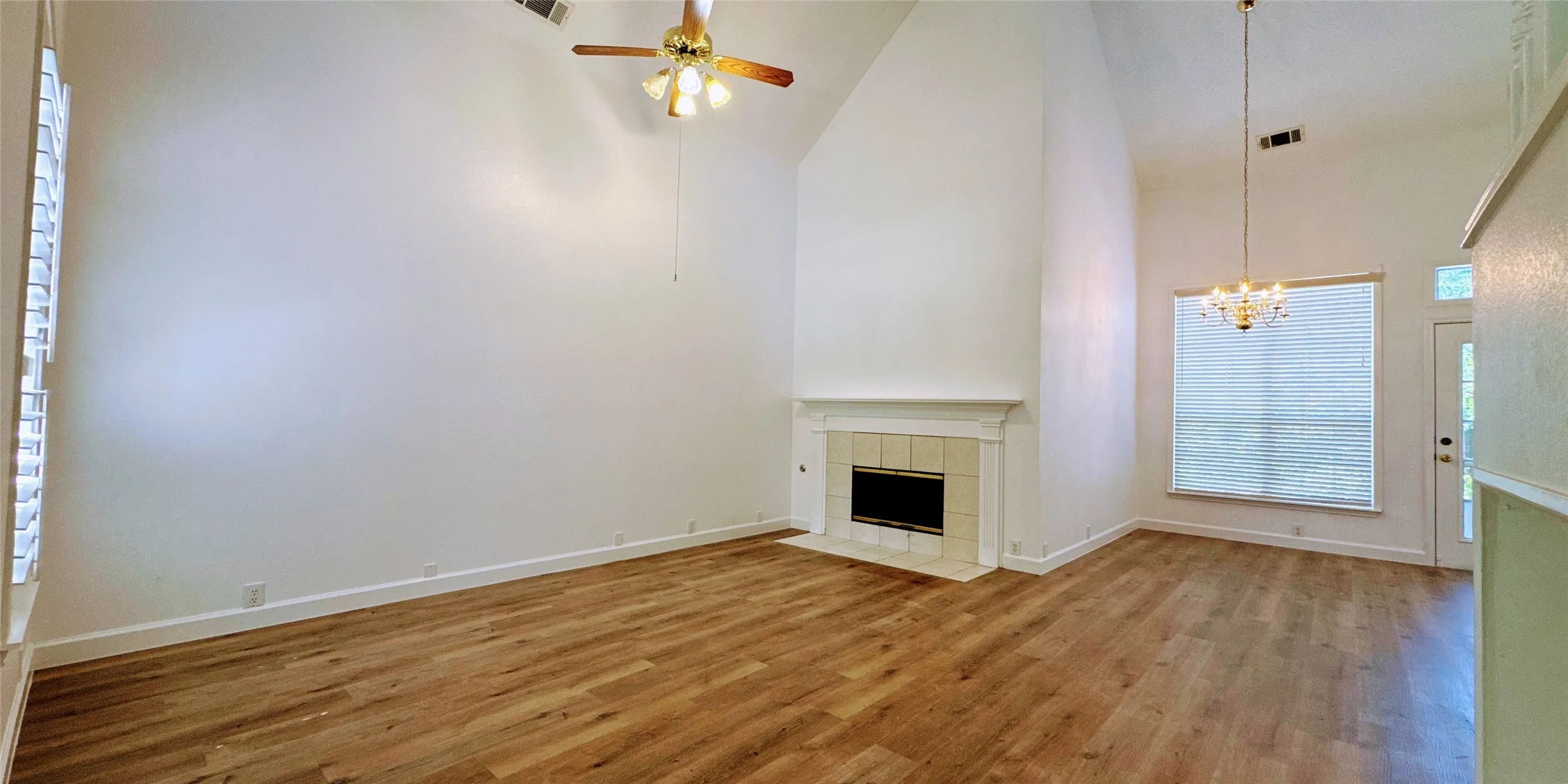 Single Family Residence For Sale in Collin County , 7208 Chateau Drive, Frisco, Texas 75035, 3 Bedroom, 3 Bathroom, 2 Garage spaces, 1,792 Sqft, built in 1995, mls#21307384, Real Estate Agent in Frisco, Homes For Sale in Collin county, Homes For Sale in Frisco, Realtor in Frisco Texas, Real Estate Brokerage Independent Realty Texas, Luminita Cordes Realtor