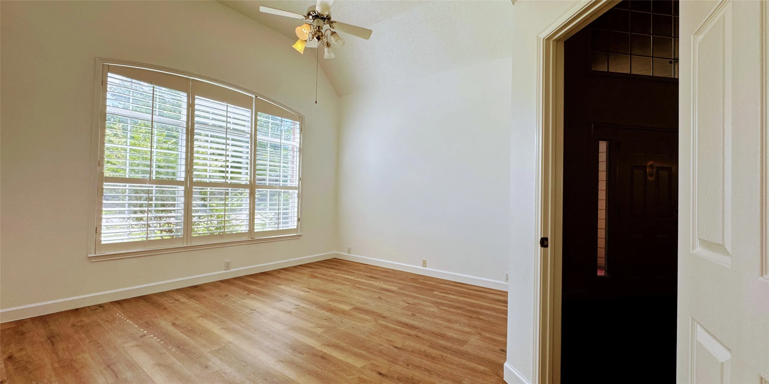 Single Family Residence For Sale in Collin County , 7208 Chateau Drive, Frisco, Texas 75035, 3 Bedroom, 3 Bathroom, 2 Garage spaces, 1,792 Sqft, built in 1995, mls#21307384, Real Estate Agent in Frisco, Homes For Sale in Collin county, Homes For Sale in Frisco, Realtor in Frisco Texas, Real Estate Brokerage Independent Realty Texas, Luminita Cordes Realtor