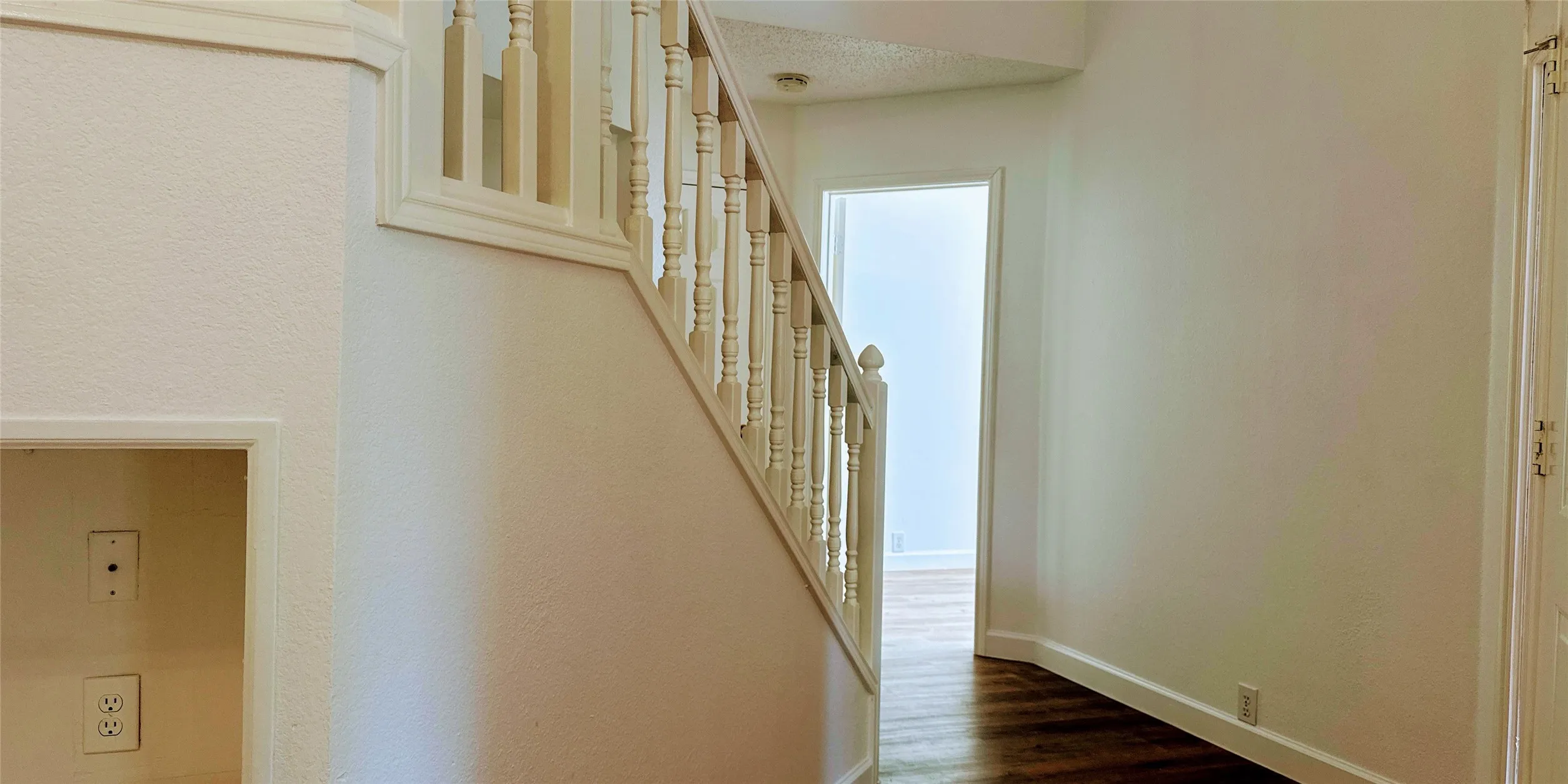 Single Family Residence For Sale in Collin County , 7208 Chateau Drive, Frisco, Texas 75035, 3 Bedroom, 3 Bathroom, 2 Garage spaces, 1,792 Sqft, built in 1995, mls#21307384, Real Estate Agent in Frisco, Homes For Sale in Collin county, Homes For Sale in Frisco, Realtor in Frisco Texas, Real Estate Brokerage Independent Realty Texas, Luminita Cordes Realtor
