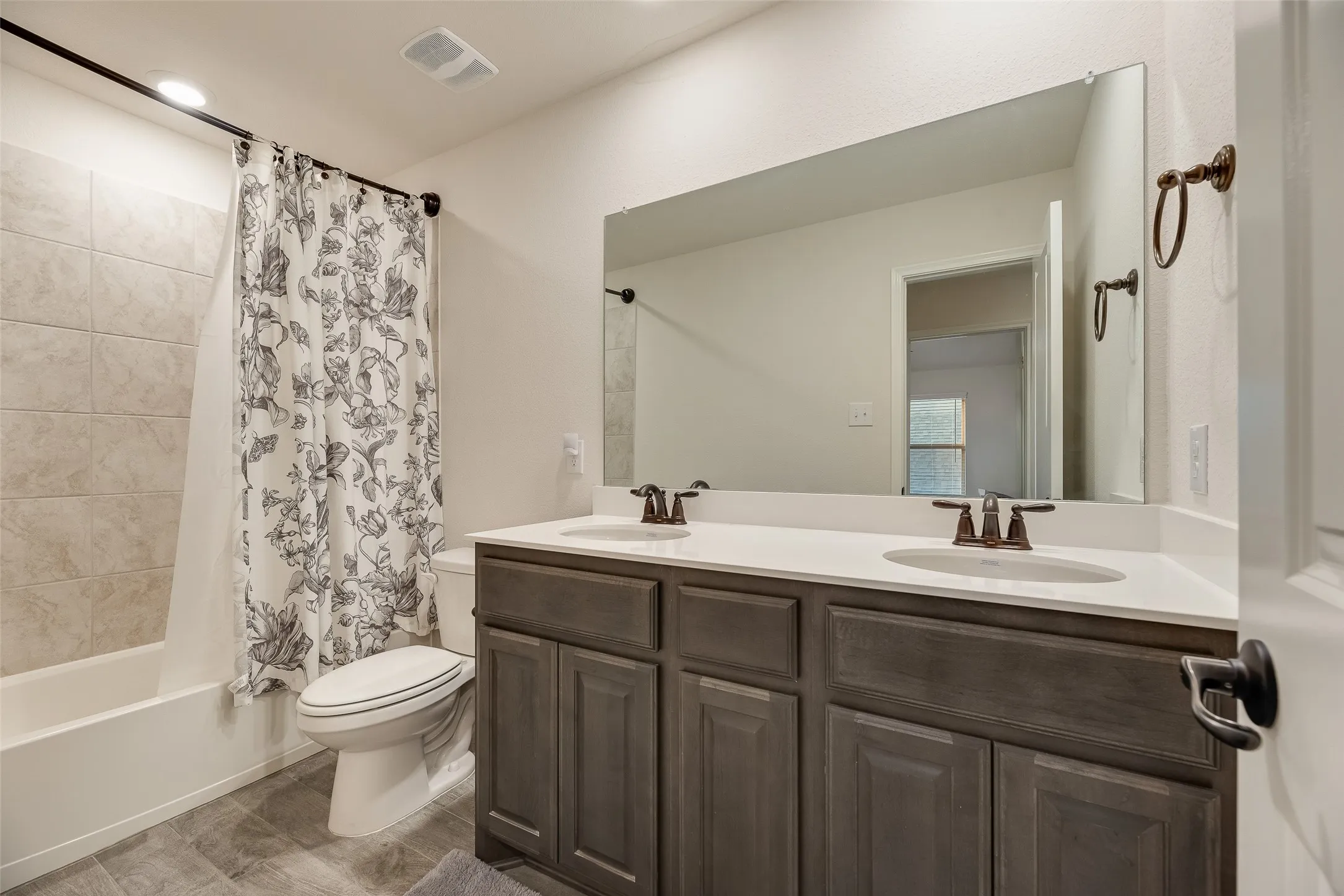 Single Family Residence For Sale in Kaufman County , 1079 Sublime Drive, Heath, Texas 75126, 4 Bedroom, 4 Bathroom, 2 Garage spaces, 3,203 Sqft, built in 2020, Price $449,989, mls#21276995, Real Estate Agent in Heath, Homes For Sale in Kaufman county, Homes For Sale in Heath, Realtor in Heath Texas, Real Estate Brokerage Independent Realty Texas, Luminita Cordes Realtor