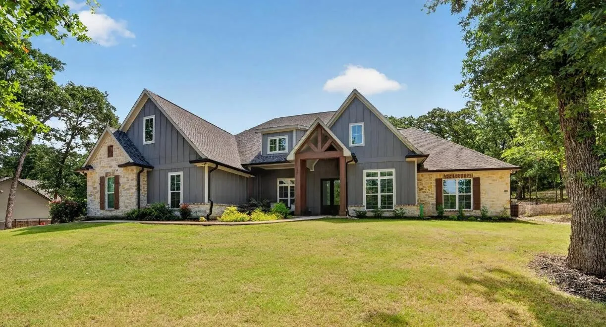 Single Family Residence For Sale in Kaufman County , 125 Oakbend Trail, Mabank, Texas 75147, 4 Bedroom, 3 Bathroom, 3 Garage spaces, 2,857 Sqft, built in 2022, mls#21307355, Real Estate Agent in Mabank, Homes For Sale in Kaufman county, Homes For Sale in Mabank, Realtor in Mabank Texas, Real Estate Brokerage Independent Realty Texas, Luminita Cordes Realtor