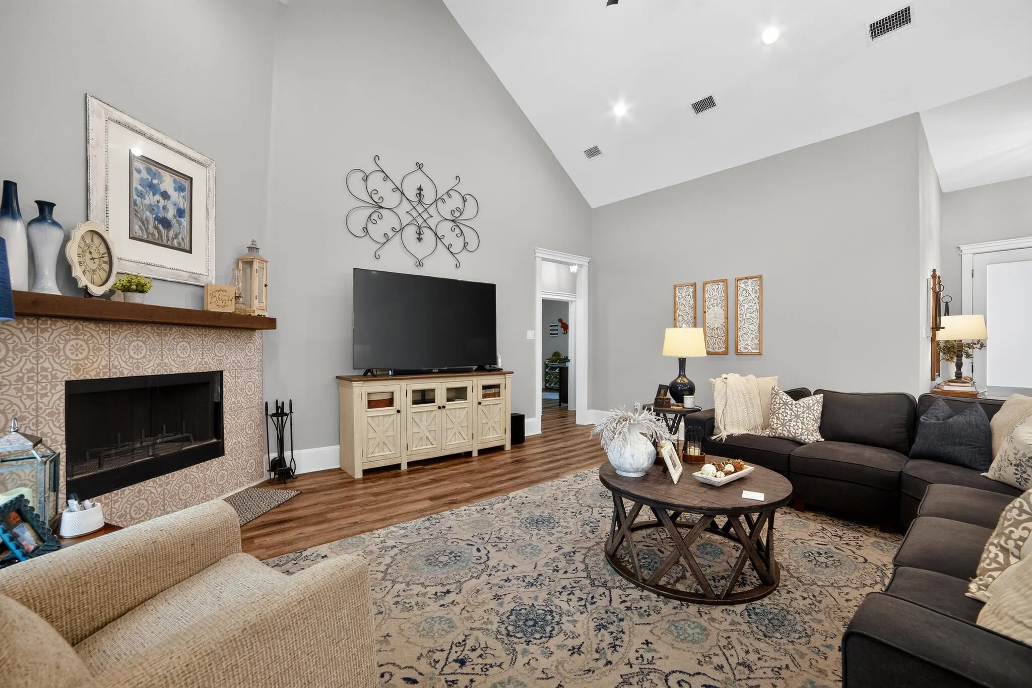 Single Family Residence For Sale in Kaufman County , 125 Oakbend Trail, Mabank, Texas 75147, 4 Bedroom, 3 Bathroom, 3 Garage spaces, 2,857 Sqft, built in 2022, mls#21307355, Real Estate Agent in Mabank, Homes For Sale in Kaufman county, Homes For Sale in Mabank, Realtor in Mabank Texas, Real Estate Brokerage Independent Realty Texas, Luminita Cordes Realtor