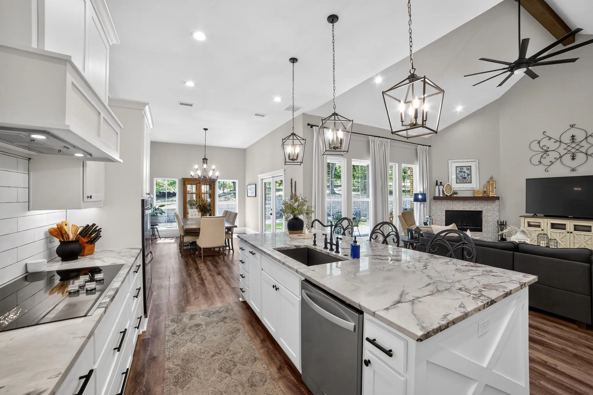 Single Family Residence For Sale in Kaufman County , 125 Oakbend Trail, Mabank, Texas 75147, 4 Bedroom, 3 Bathroom, 3 Garage spaces, 2,857 Sqft, built in 2022, mls#21307355, Real Estate Agent in Mabank, Homes For Sale in Kaufman county, Homes For Sale in Mabank, Realtor in Mabank Texas, Real Estate Brokerage Independent Realty Texas, Luminita Cordes Realtor