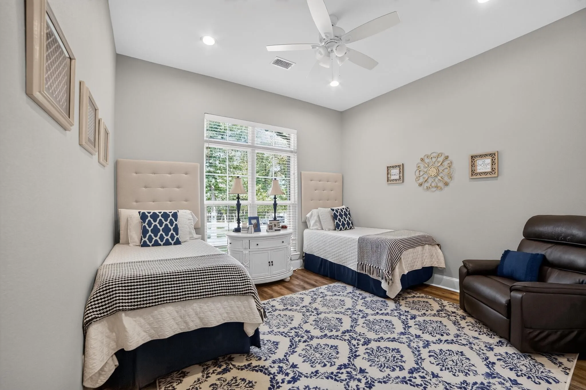 Single Family Residence For Sale in Kaufman County , 125 Oakbend Trail, Mabank, Texas 75147, 4 Bedroom, 3 Bathroom, 3 Garage spaces, 2,857 Sqft, built in 2022, mls#21307355, Real Estate Agent in Mabank, Homes For Sale in Kaufman county, Homes For Sale in Mabank, Realtor in Mabank Texas, Real Estate Brokerage Independent Realty Texas, Luminita Cordes Realtor