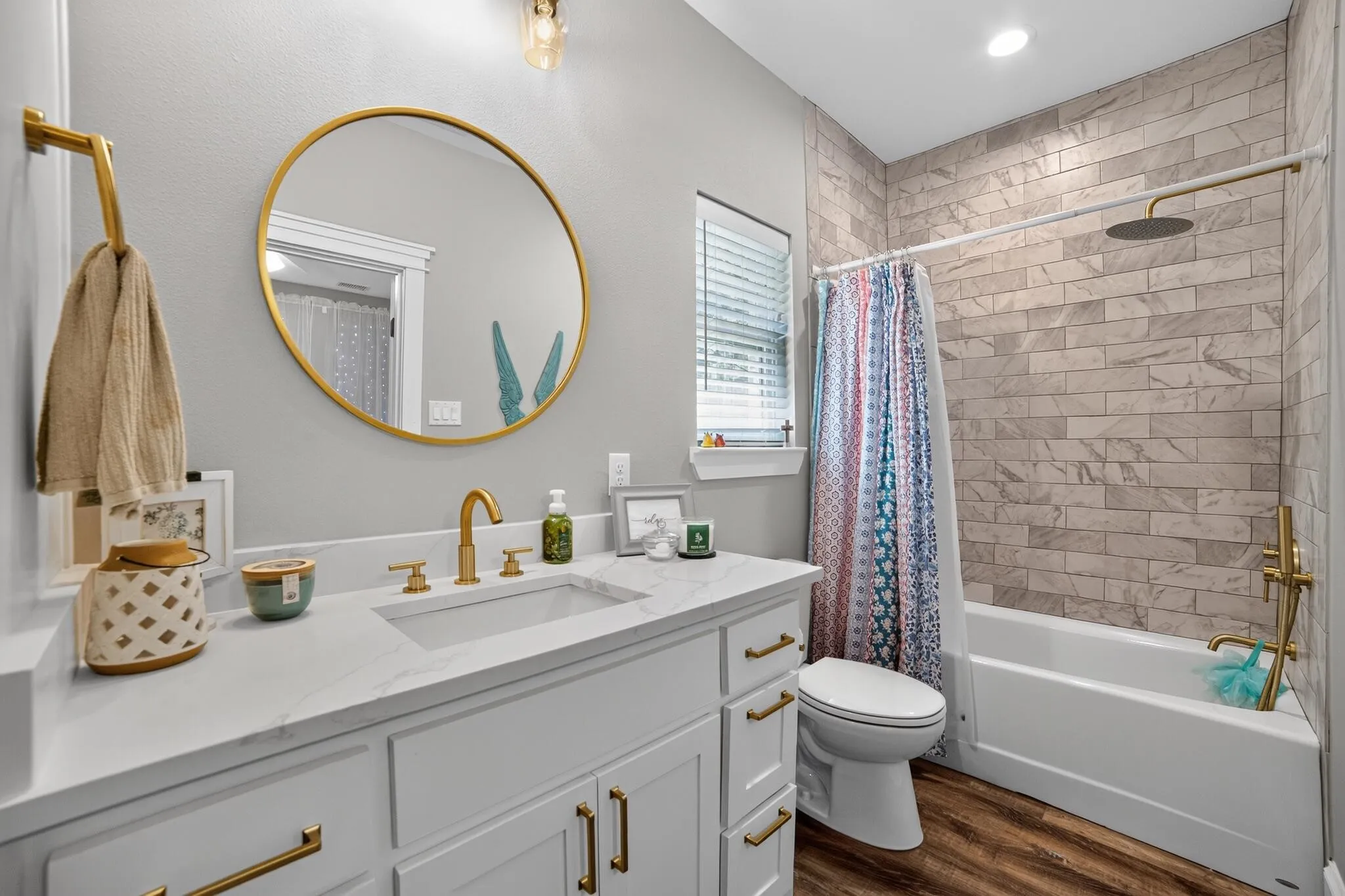 Single Family Residence For Sale in Kaufman County , 125 Oakbend Trail, Mabank, Texas 75147, 4 Bedroom, 3 Bathroom, 3 Garage spaces, 2,857 Sqft, built in 2022, mls#21307355, Real Estate Agent in Mabank, Homes For Sale in Kaufman county, Homes For Sale in Mabank, Realtor in Mabank Texas, Real Estate Brokerage Independent Realty Texas, Luminita Cordes Realtor