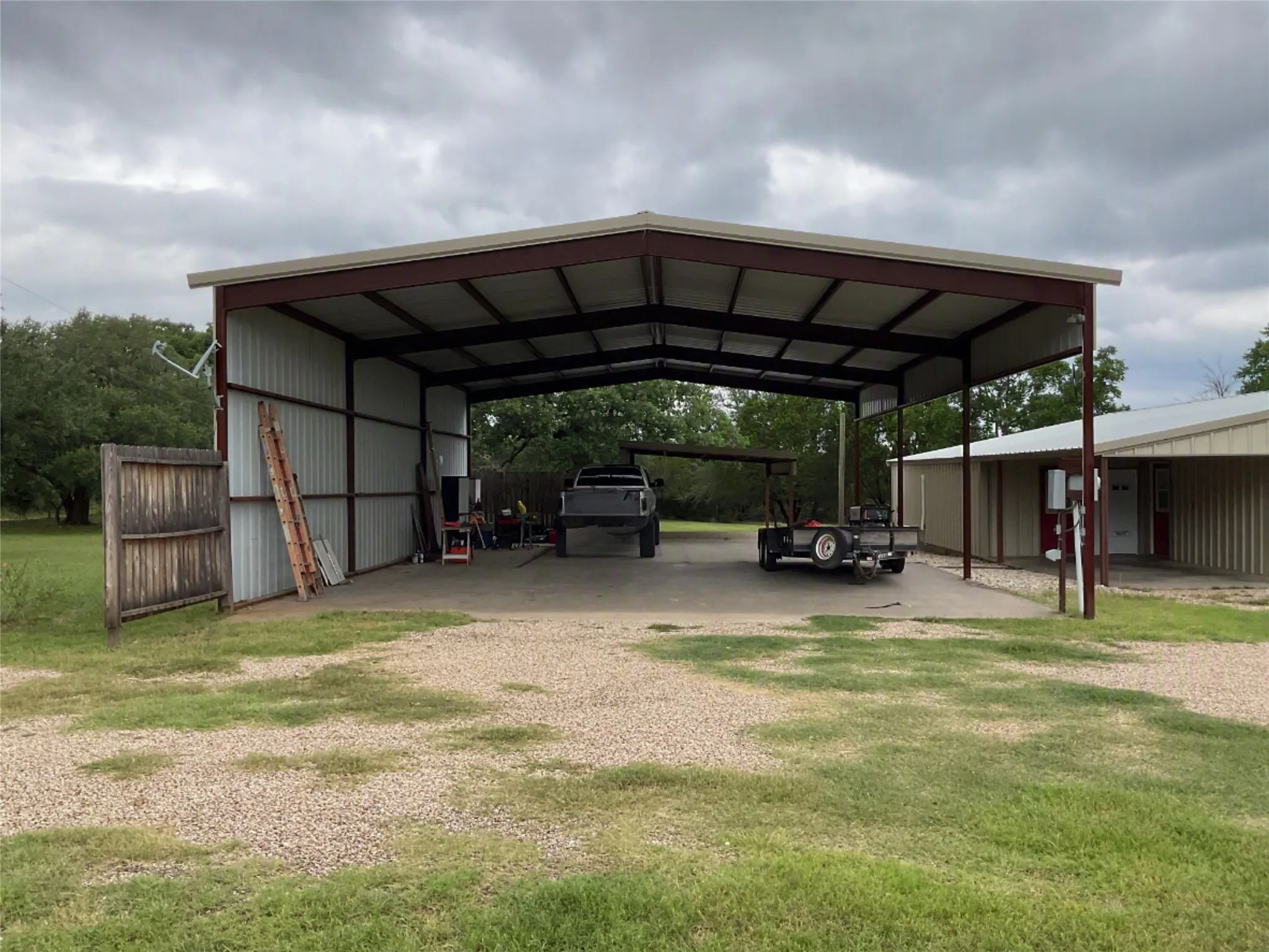 Single Family Residence For Sale in Bosque County , 392 County Road 1410, Morgan, Texas 76671, 2 Bedroom, 2 Bathroom, Garage spaces, 1,300 Sqft, built in 2013, mls#21302075, Real Estate Agent in Morgan, Homes For Sale in Bosque county, Homes For Sale in Morgan, Realtor in Morgan Texas, Real Estate Brokerage Independent Realty Texas, Luminita Cordes Realtor