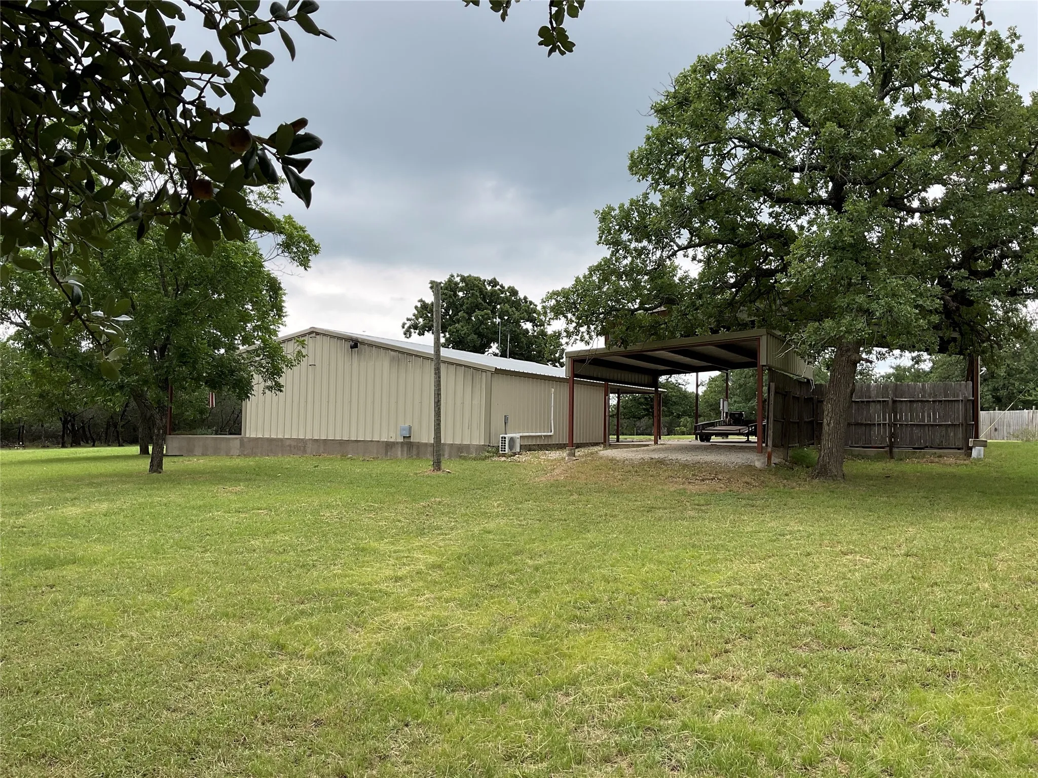 Single Family Residence For Sale in Bosque County , 392 County Road 1410, Morgan, Texas 76671, 2 Bedroom, 2 Bathroom, Garage spaces, 1,300 Sqft, built in 2013, mls#21302075, Real Estate Agent in Morgan, Homes For Sale in Bosque county, Homes For Sale in Morgan, Realtor in Morgan Texas, Real Estate Brokerage Independent Realty Texas, Luminita Cordes Realtor