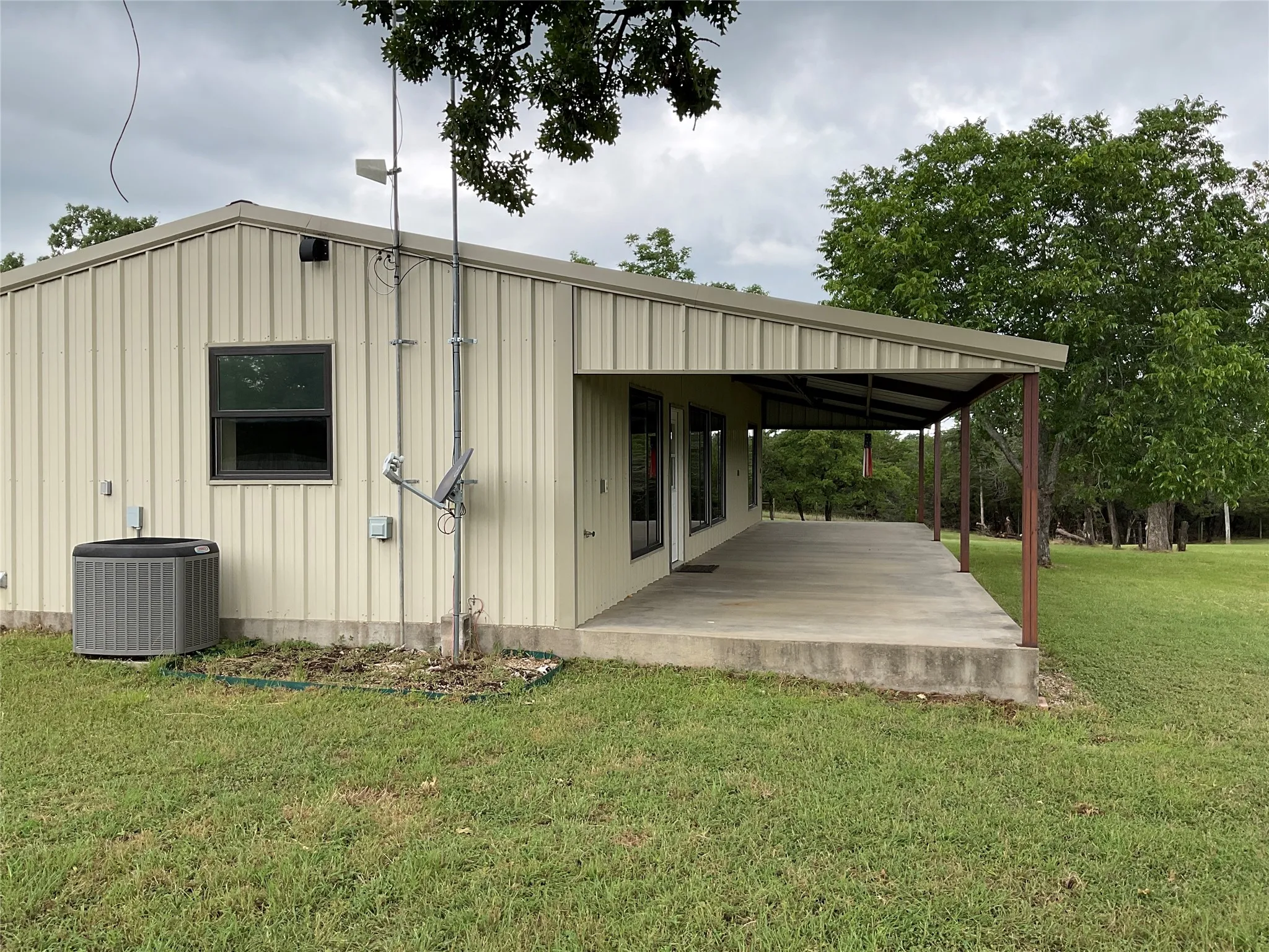 Single Family Residence For Sale in Bosque County , 392 County Road 1410, Morgan, Texas 76671, 2 Bedroom, 2 Bathroom, Garage spaces, 1,300 Sqft, built in 2013, mls#21302075, Real Estate Agent in Morgan, Homes For Sale in Bosque county, Homes For Sale in Morgan, Realtor in Morgan Texas, Real Estate Brokerage Independent Realty Texas, Luminita Cordes Realtor