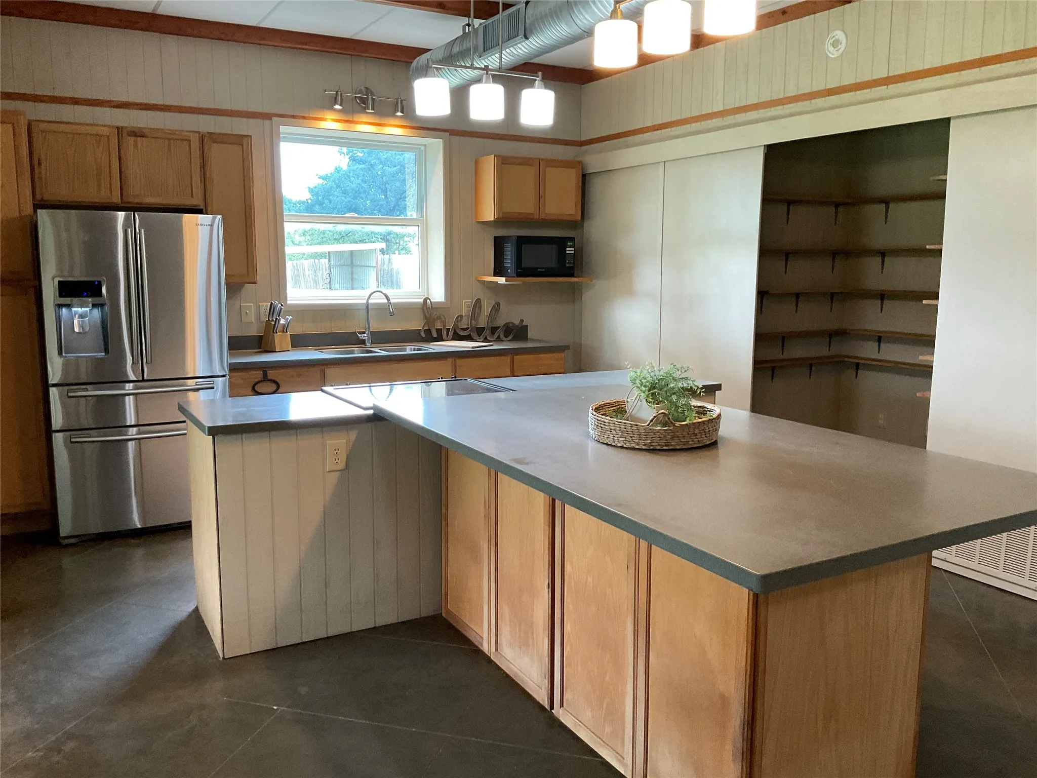 Single Family Residence For Sale in Bosque County , 392 County Road 1410, Morgan, Texas 76671, 2 Bedroom, 2 Bathroom, Garage spaces, 1,300 Sqft, built in 2013, mls#21302075, Real Estate Agent in Morgan, Homes For Sale in Bosque county, Homes For Sale in Morgan, Realtor in Morgan Texas, Real Estate Brokerage Independent Realty Texas, Luminita Cordes Realtor