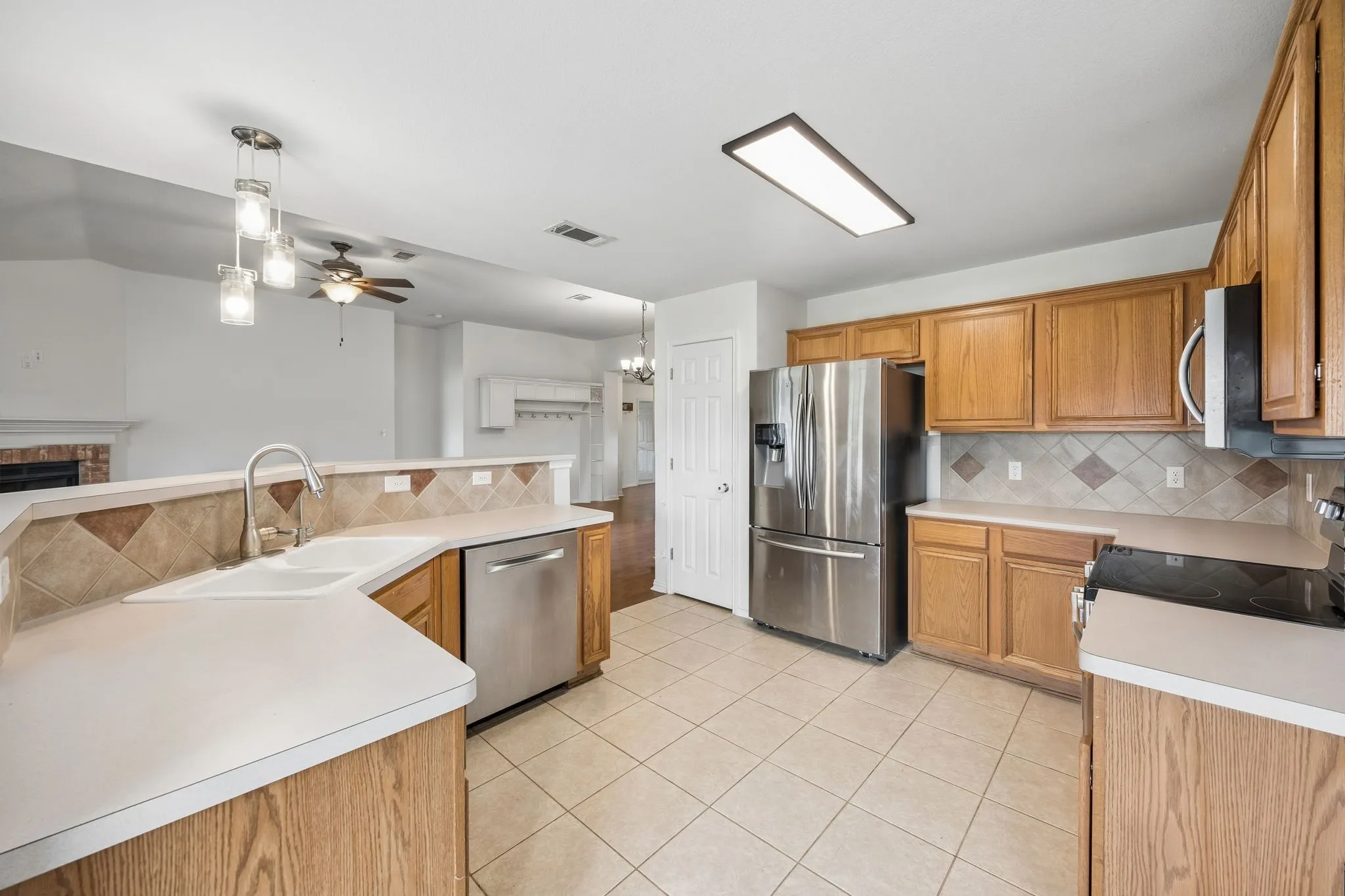Single Family Residence For Sale in Ellis County , 1730 Windswept Drive, Midlothian, Texas 76065, 3 Bedroom, 2 Bathroom, 2 Garage spaces, 1,746 Sqft, built in 2004, mls#21300177, Real Estate Agent in Midlothian, Homes For Sale in Ellis county, Homes For Sale in Midlothian, Realtor in Midlothian Texas, Real Estate Brokerage Independent Realty Texas, Luminita Cordes Realtor