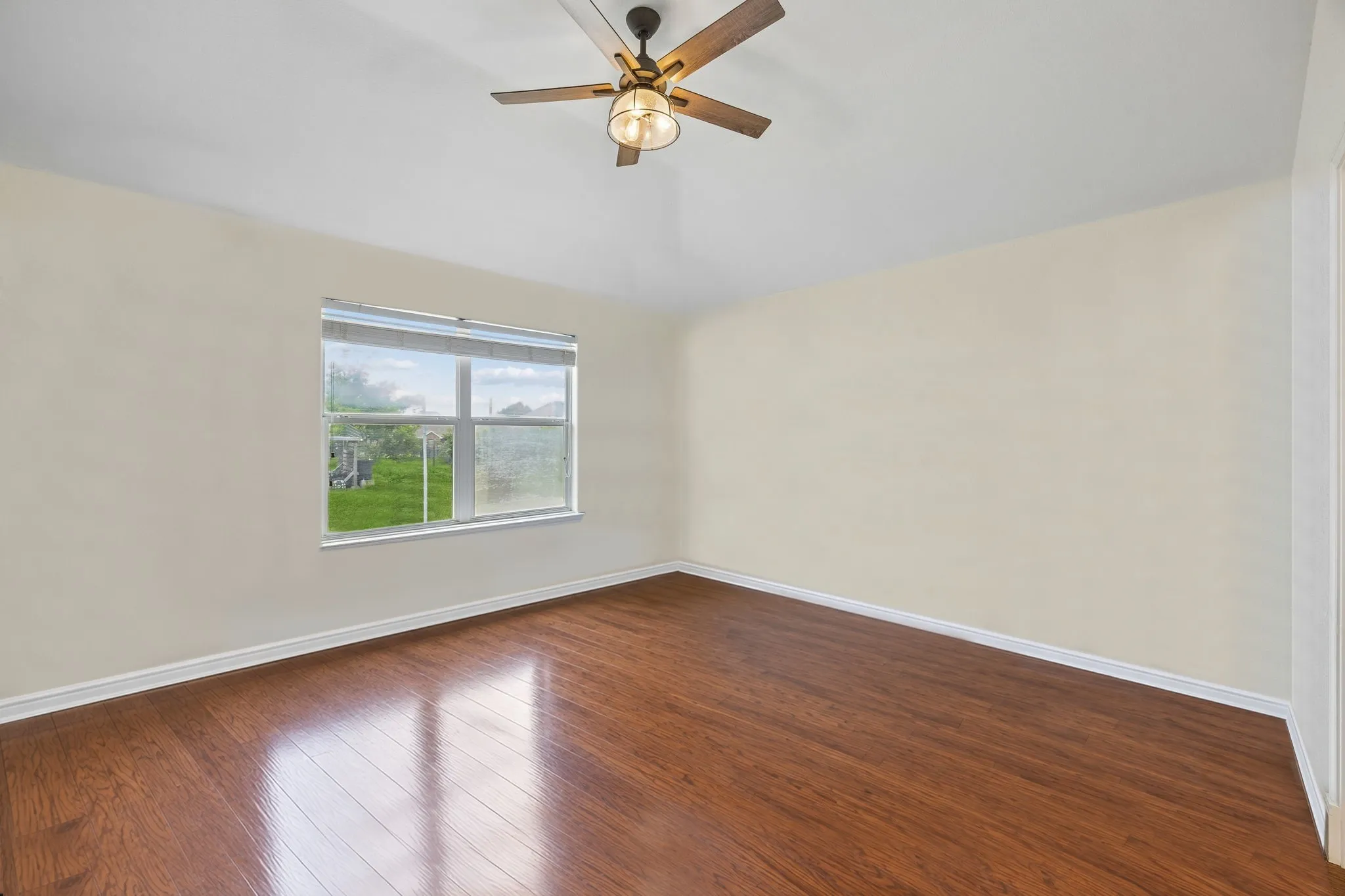 Single Family Residence For Sale in Ellis County , 1730 Windswept Drive, Midlothian, Texas 76065, 3 Bedroom, 2 Bathroom, 2 Garage spaces, 1,746 Sqft, built in 2004, mls#21300177, Real Estate Agent in Midlothian, Homes For Sale in Ellis county, Homes For Sale in Midlothian, Realtor in Midlothian Texas, Real Estate Brokerage Independent Realty Texas, Luminita Cordes Realtor