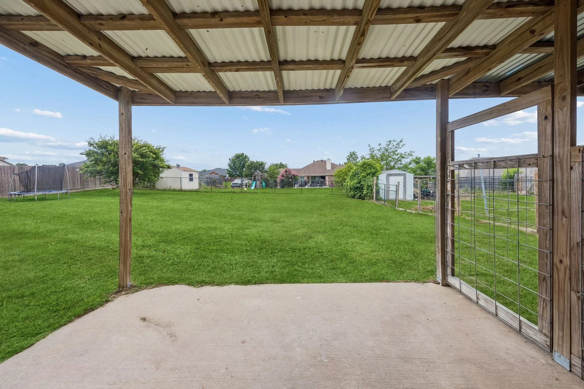 Single Family Residence For Sale in Ellis County , 1730 Windswept Drive, Midlothian, Texas 76065, 3 Bedroom, 2 Bathroom, 2 Garage spaces, 1,746 Sqft, built in 2004, mls#21300177, Real Estate Agent in Midlothian, Homes For Sale in Ellis county, Homes For Sale in Midlothian, Realtor in Midlothian Texas, Real Estate Brokerage Independent Realty Texas, Luminita Cordes Realtor