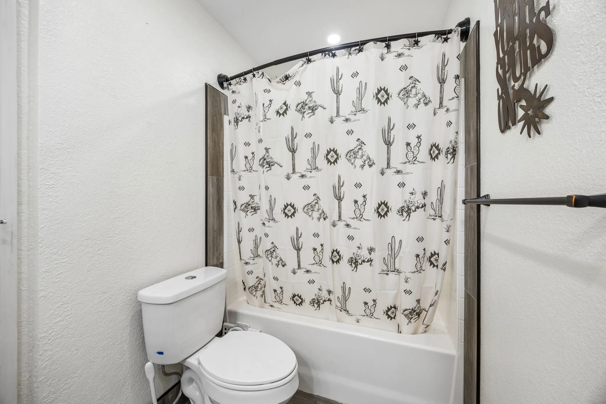 Single Family Residence For Sale in Ellis County , 1730 Windswept Drive, Midlothian, Texas 76065, 3 Bedroom, 2 Bathroom, 2 Garage spaces, 1,746 Sqft, built in 2004, mls#21300177, Real Estate Agent in Midlothian, Homes For Sale in Ellis county, Homes For Sale in Midlothian, Realtor in Midlothian Texas, Real Estate Brokerage Independent Realty Texas, Luminita Cordes Realtor