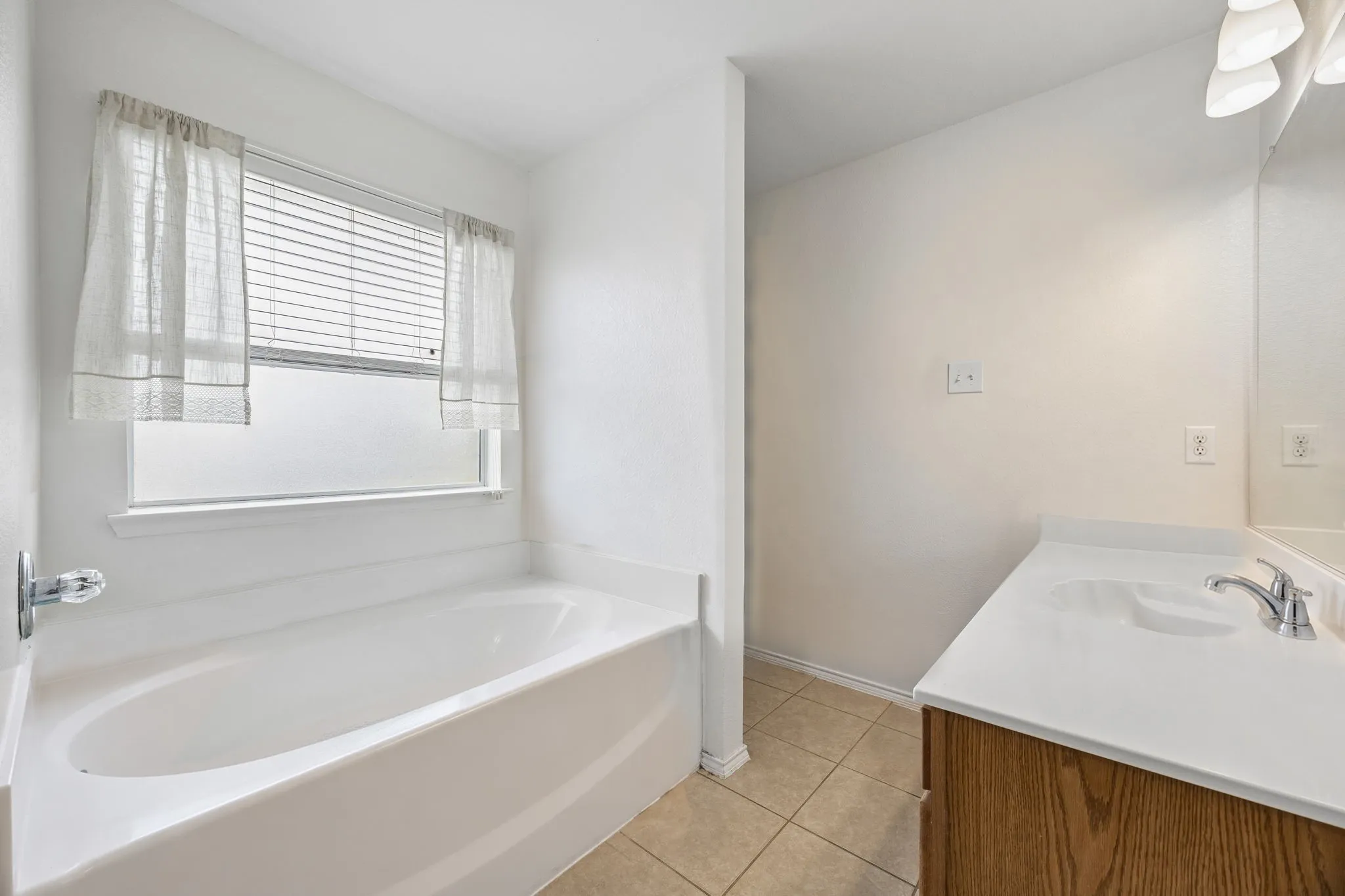 Single Family Residence For Sale in Ellis County , 1730 Windswept Drive, Midlothian, Texas 76065, 3 Bedroom, 2 Bathroom, 2 Garage spaces, 1,746 Sqft, built in 2004, mls#21300177, Real Estate Agent in Midlothian, Homes For Sale in Ellis county, Homes For Sale in Midlothian, Realtor in Midlothian Texas, Real Estate Brokerage Independent Realty Texas, Luminita Cordes Realtor