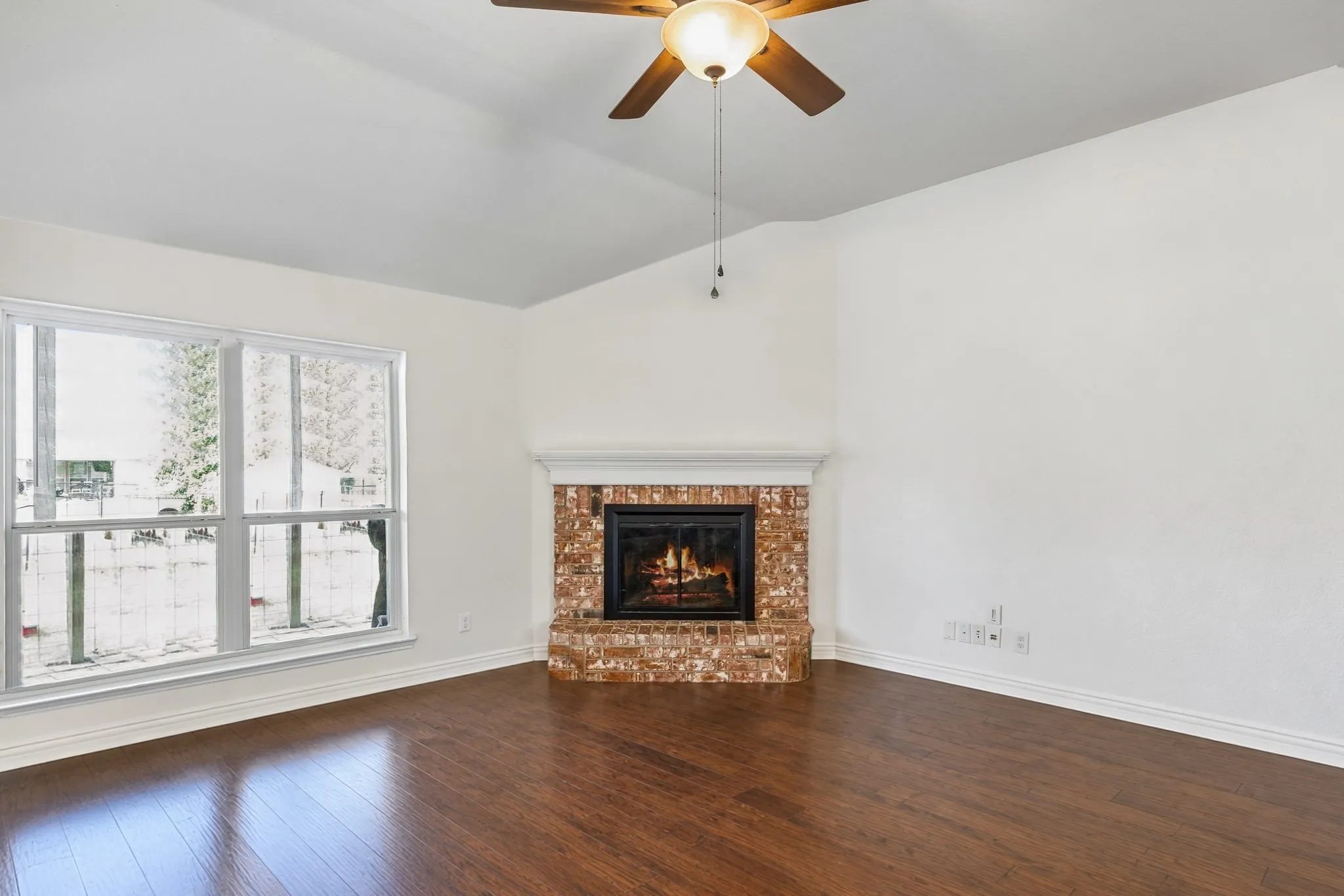 Single Family Residence For Sale in Ellis County , 1730 Windswept Drive, Midlothian, Texas 76065, 3 Bedroom, 2 Bathroom, 2 Garage spaces, 1,746 Sqft, built in 2004, mls#21300177, Real Estate Agent in Midlothian, Homes For Sale in Ellis county, Homes For Sale in Midlothian, Realtor in Midlothian Texas, Real Estate Brokerage Independent Realty Texas, Luminita Cordes Realtor
