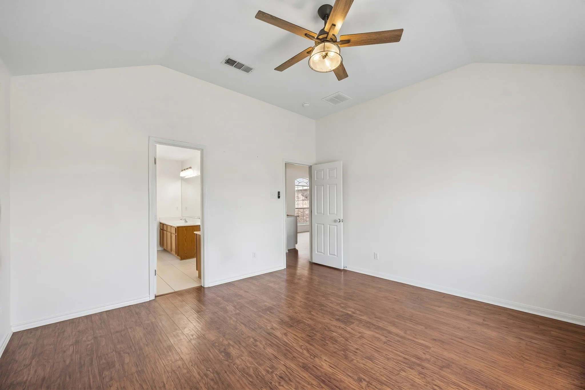 Single Family Residence For Sale in Ellis County , 1730 Windswept Drive, Midlothian, Texas 76065, 3 Bedroom, 2 Bathroom, 2 Garage spaces, 1,746 Sqft, built in 2004, mls#21300177, Real Estate Agent in Midlothian, Homes For Sale in Ellis county, Homes For Sale in Midlothian, Realtor in Midlothian Texas, Real Estate Brokerage Independent Realty Texas, Luminita Cordes Realtor